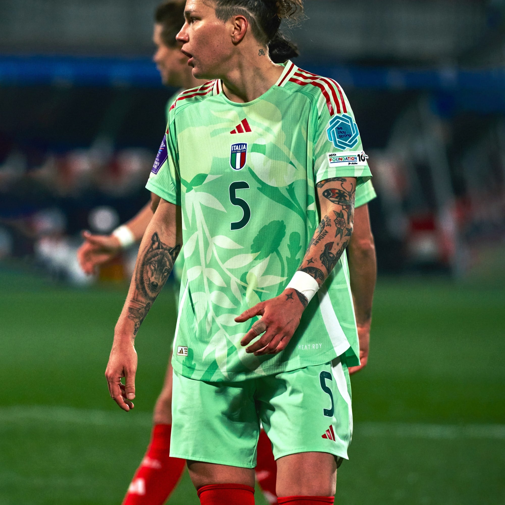 Italy 25 (Women's Team) Away Authentic Jersey