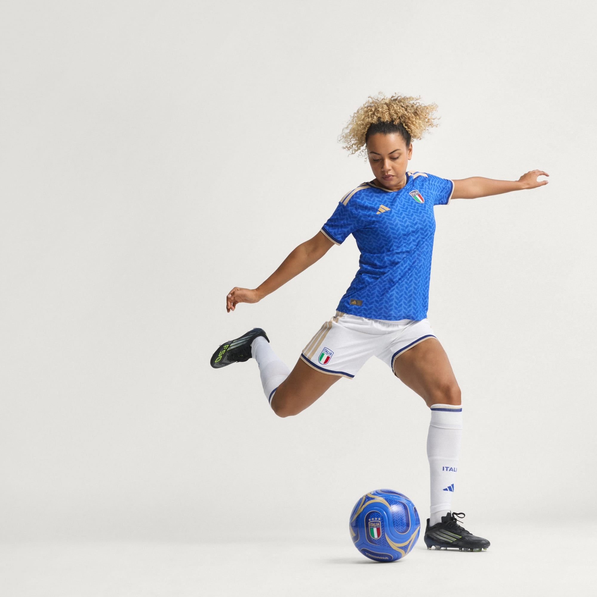 Italy 26 Women's Team Home Authentic Jersey