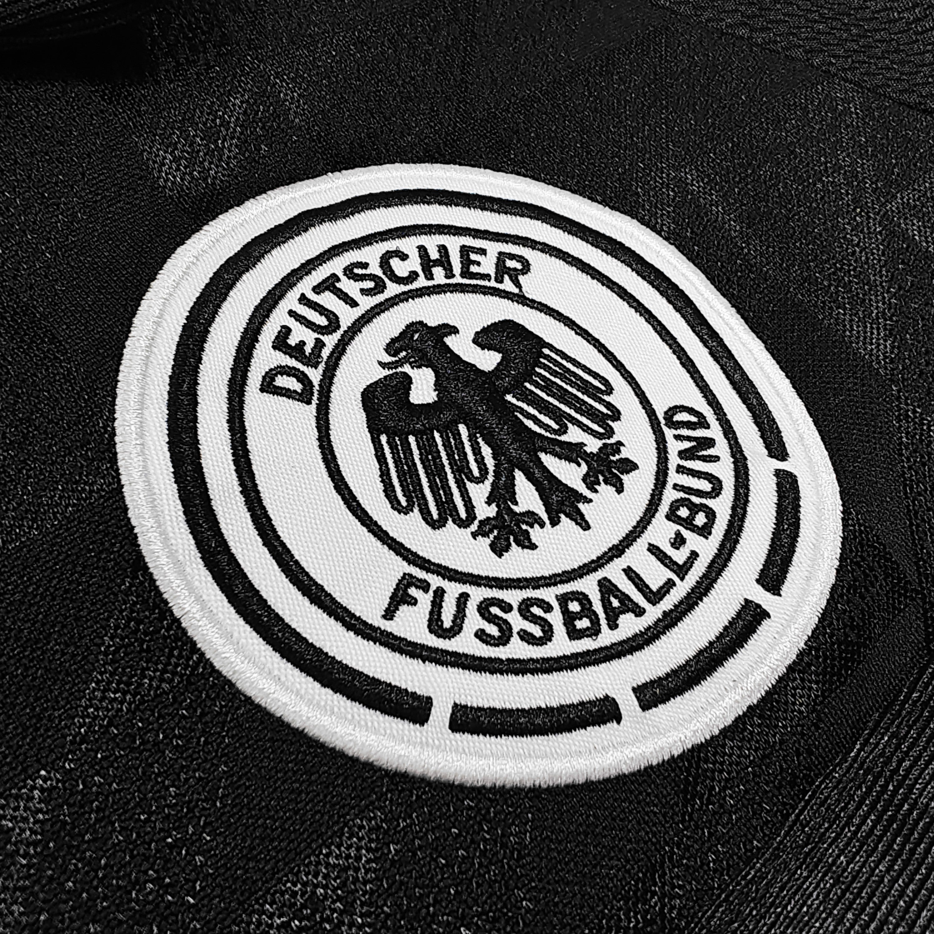 PSG 2001/02 Home Retro Football Shirt - close up details of Navy Nike retro kit