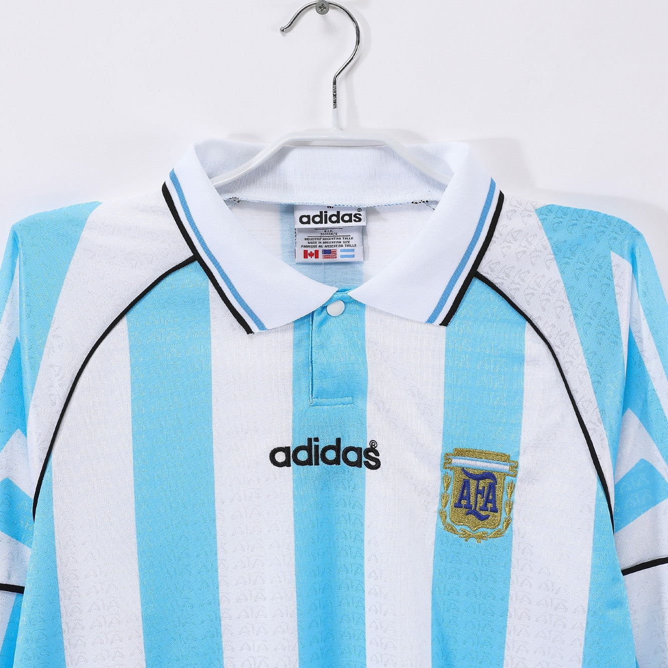 PSG 2001/02 Home Retro Football Shirt - close up details of Navy Nike retro kit