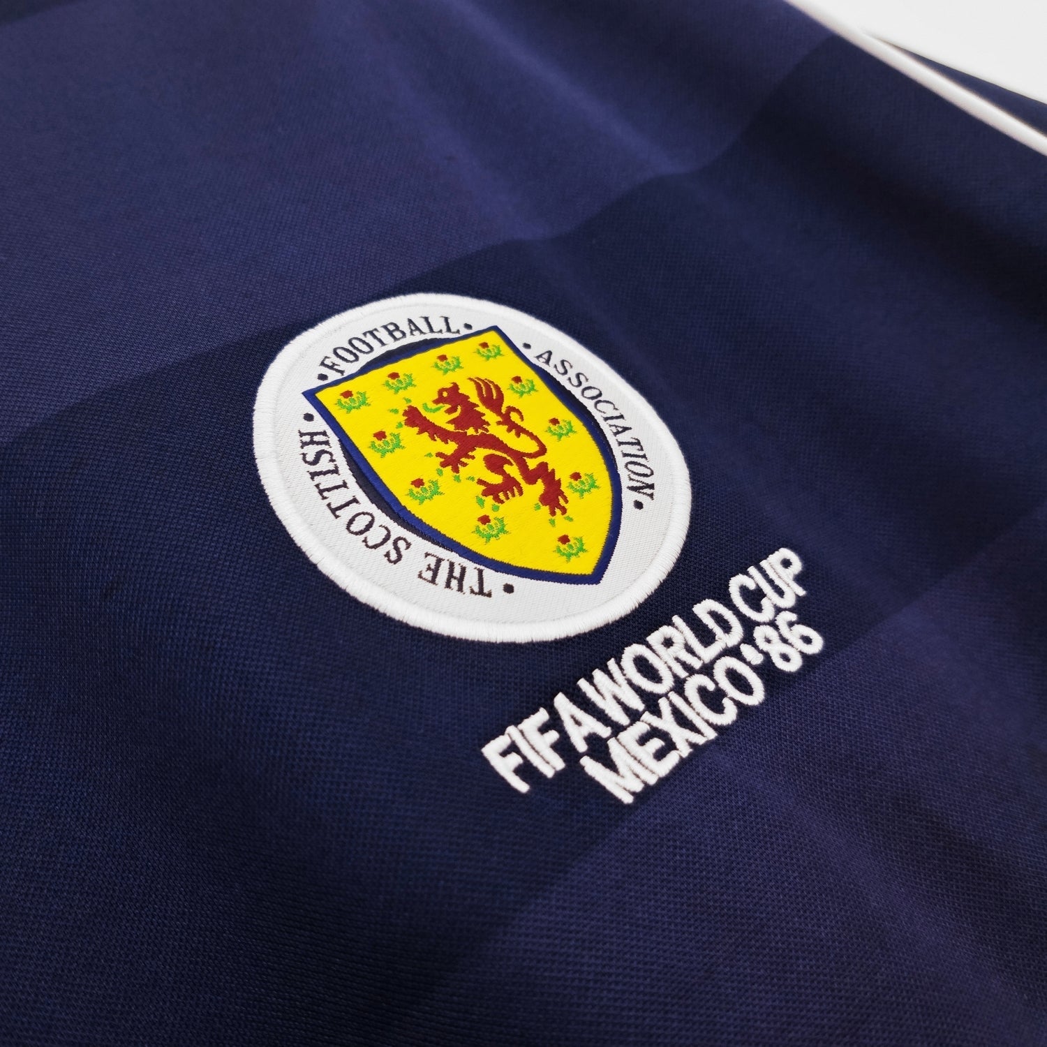 PSG 2001/02 Home Retro Football Shirt - close up details of Navy Nike retro kit