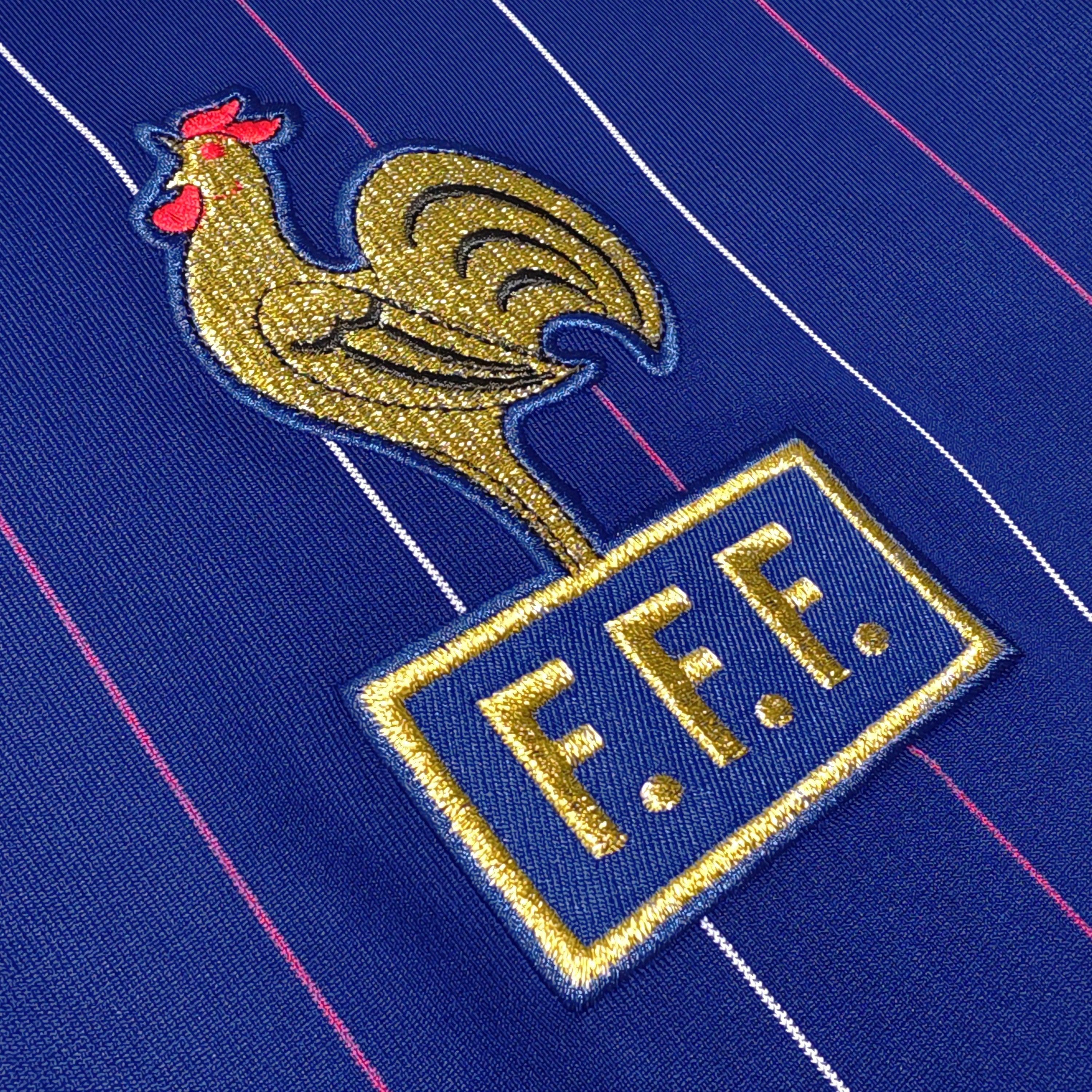 PSG 2001/02 Home Retro Football Shirt - close up details of Navy Nike retro kit