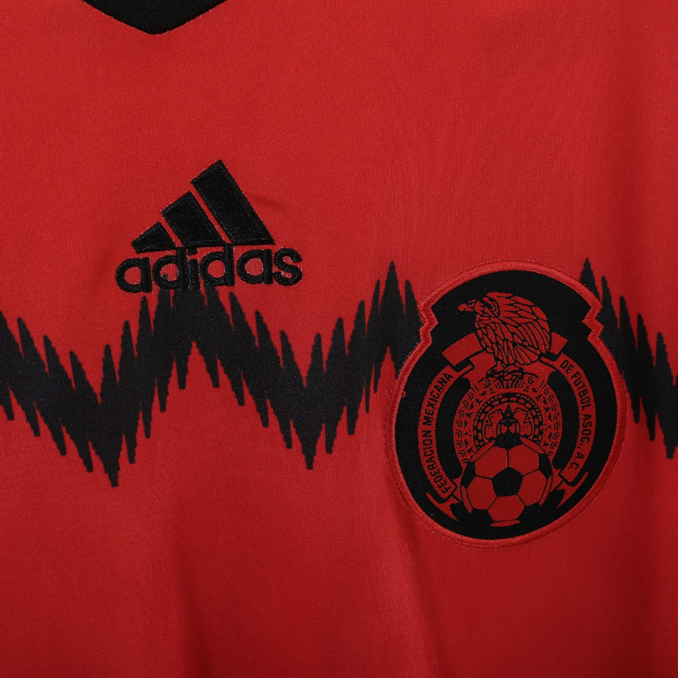 PSG 2001/02 Home Retro Football Shirt - close up details of Navy Nike retro kit