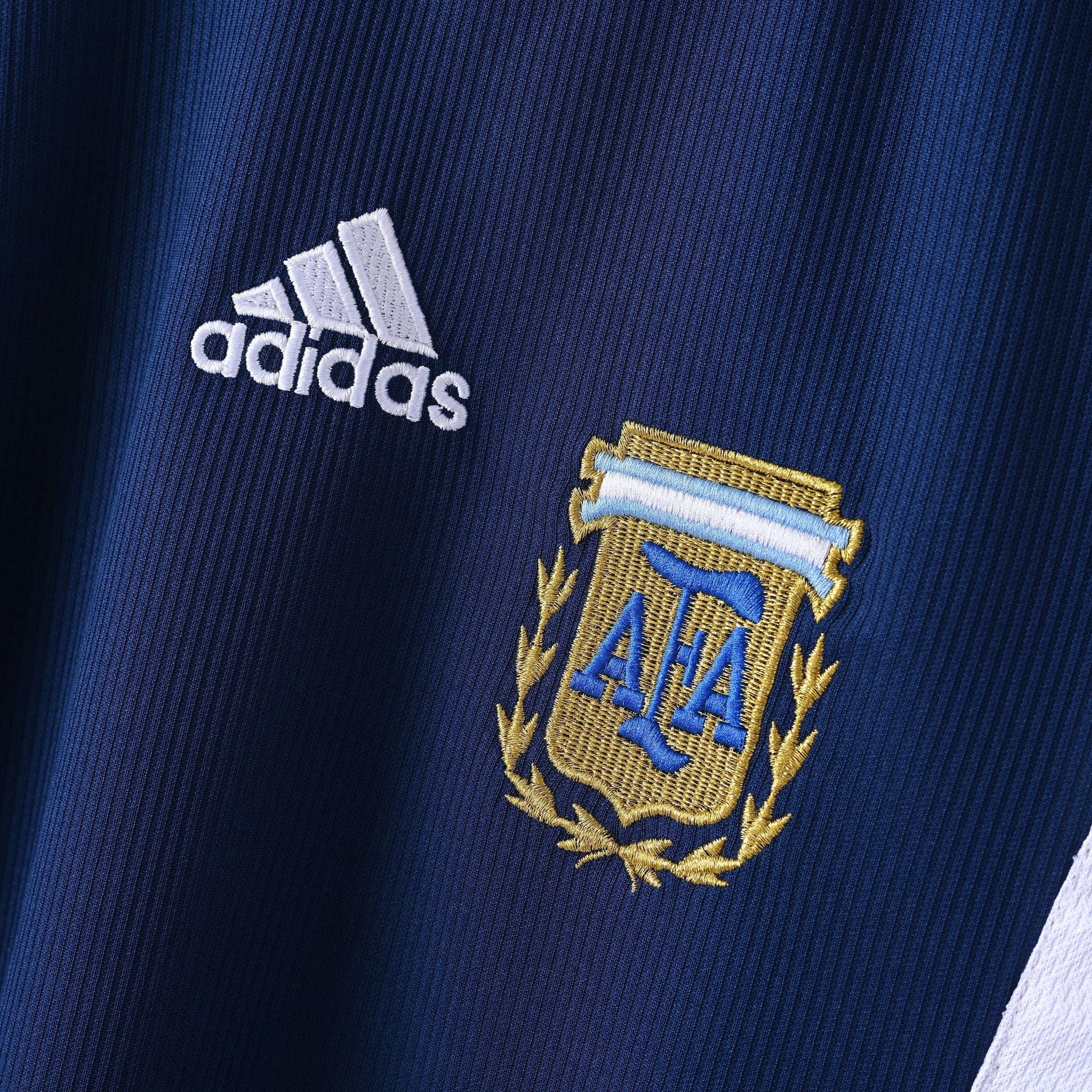 PSG 2001/02 Home Retro Football Shirt - close up details of Navy Nike retro kit