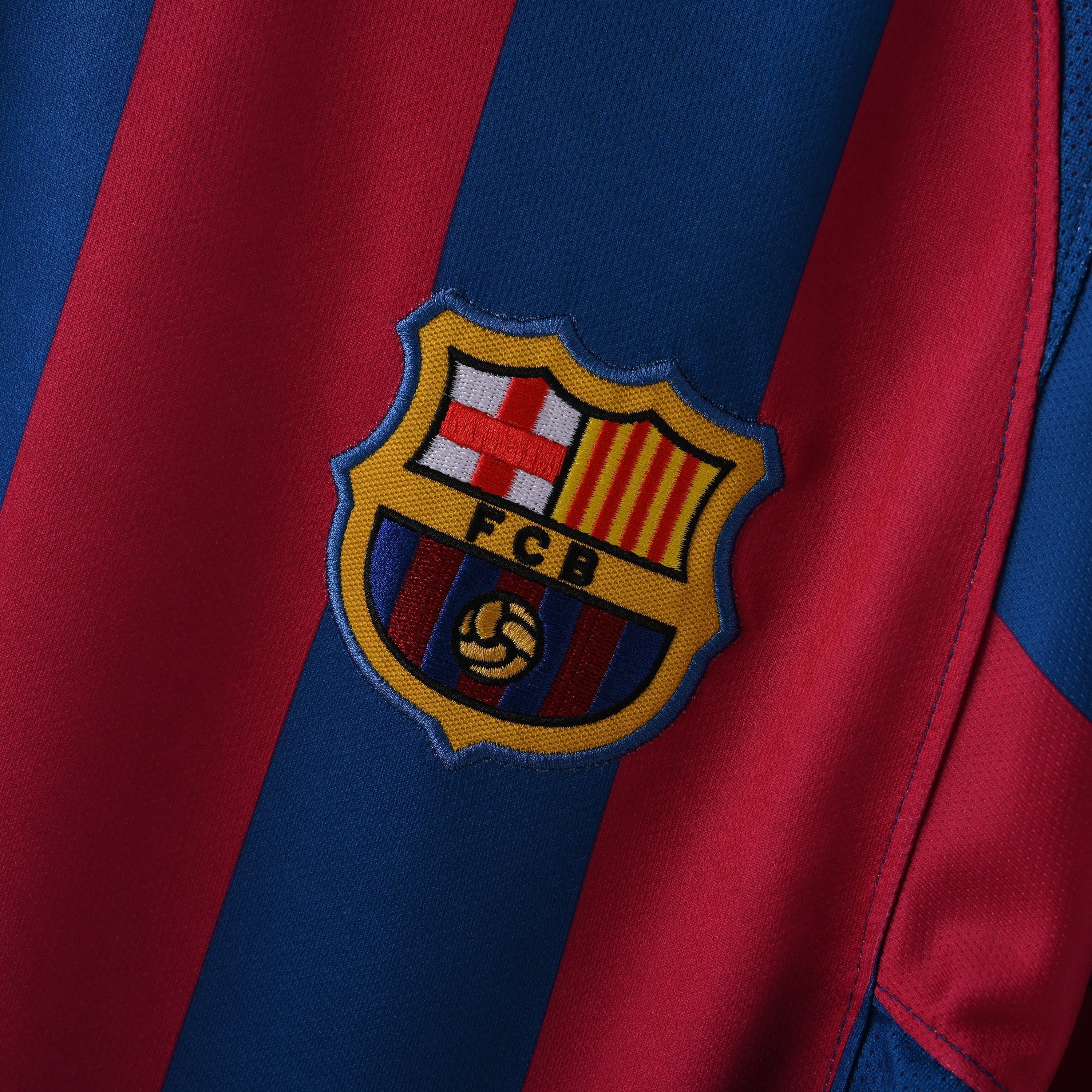 PSG 2001/02 Home Retro Football Shirt - close up details of Navy Nike retro kit