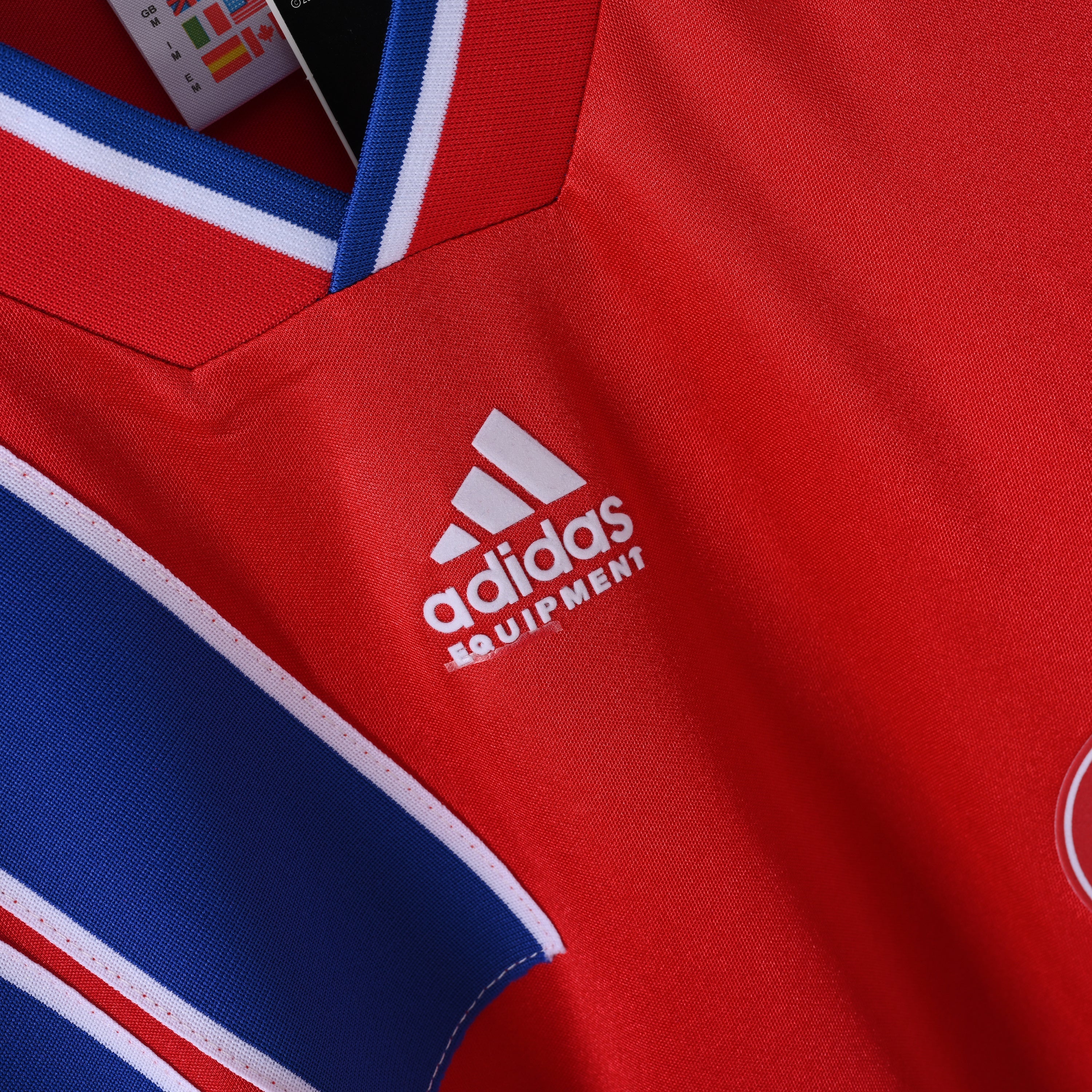 PSG 2001/02 Home Retro Football Shirt - close up details of Navy Nike retro kit