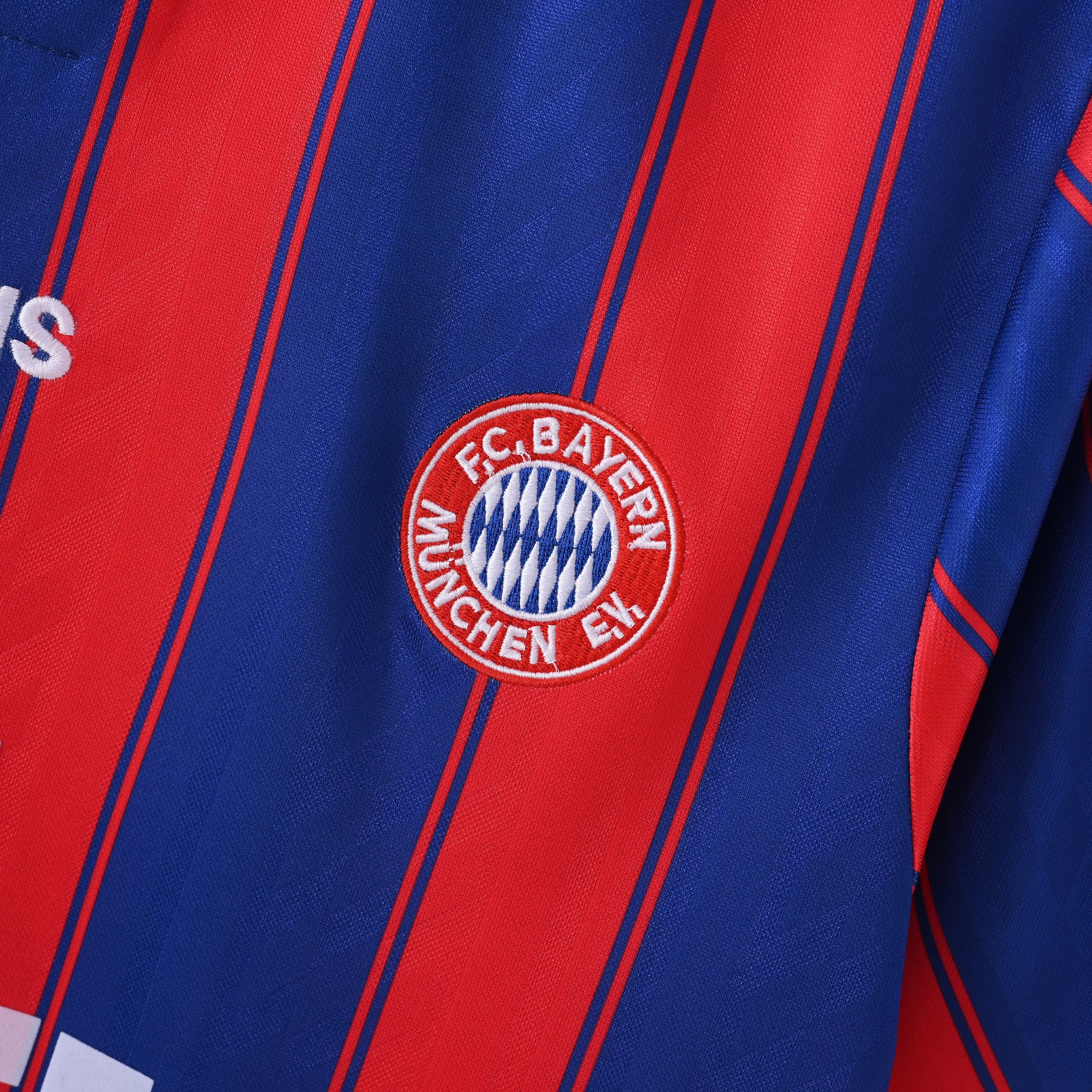 PSG 2001/02 Home Retro Football Shirt - close up details of Navy Nike retro kit