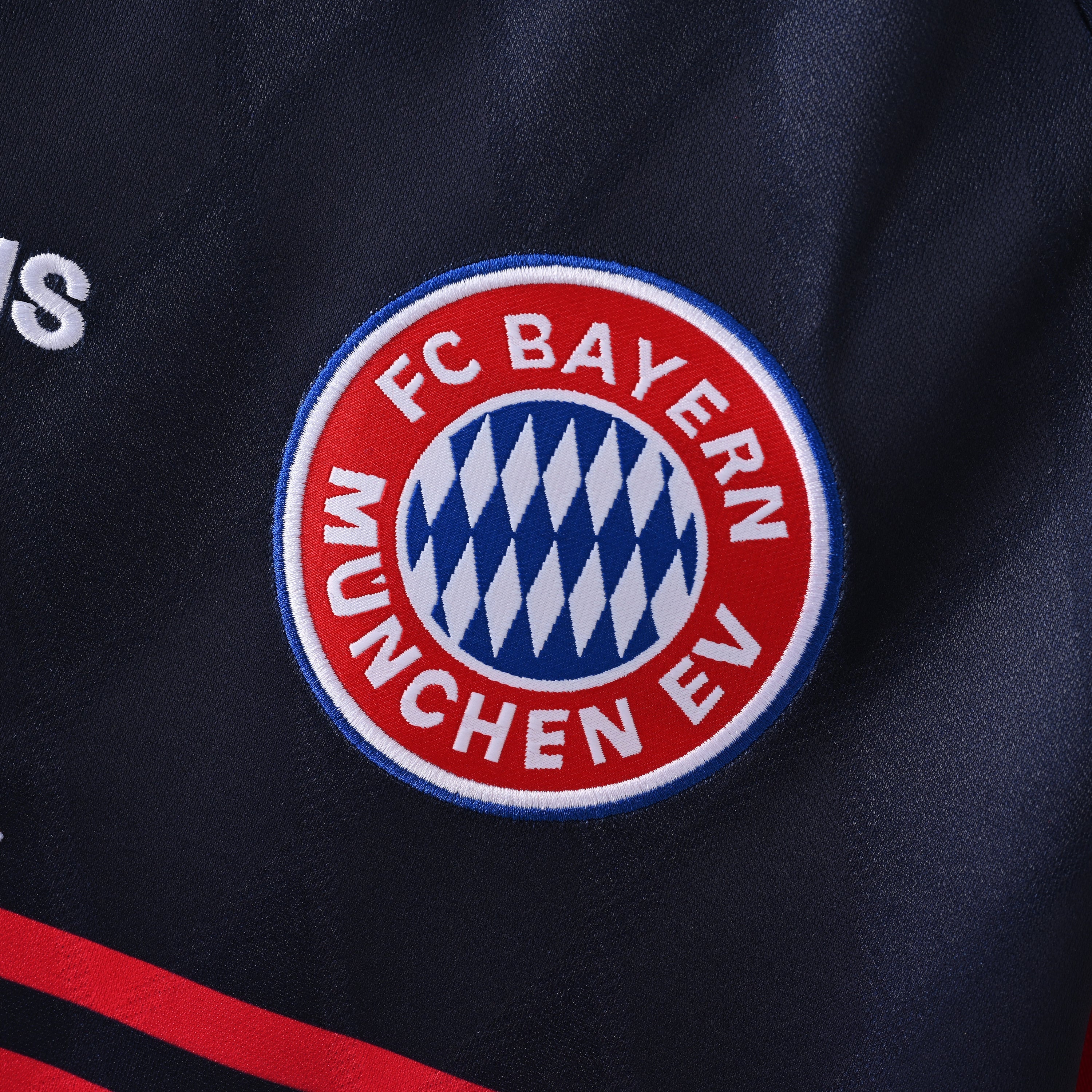 PSG 2001/02 Home Retro Football Shirt - close up details of Navy Nike retro kit