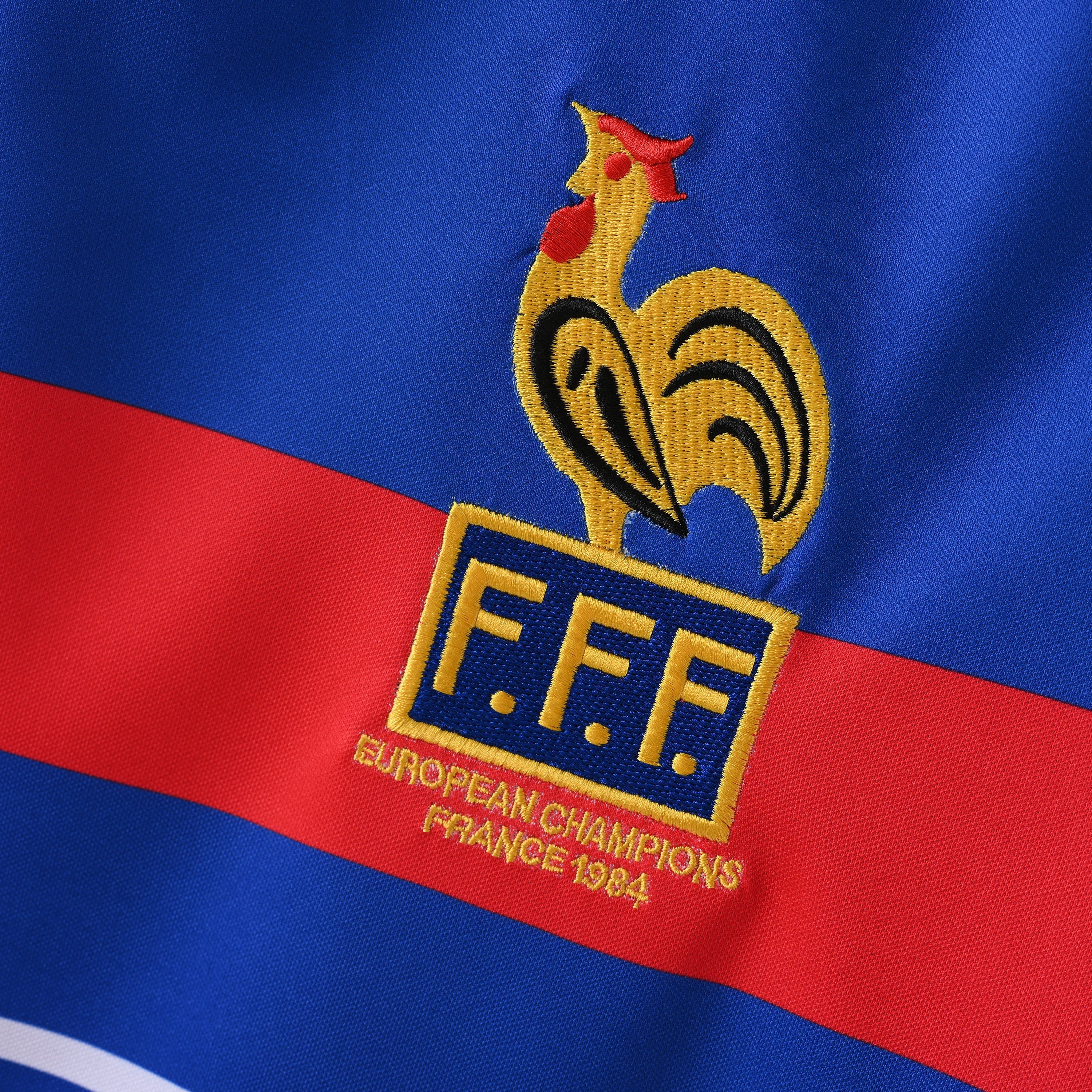 PSG 2001/02 Home Retro Football Shirt - close up details of Navy Nike retro kit
