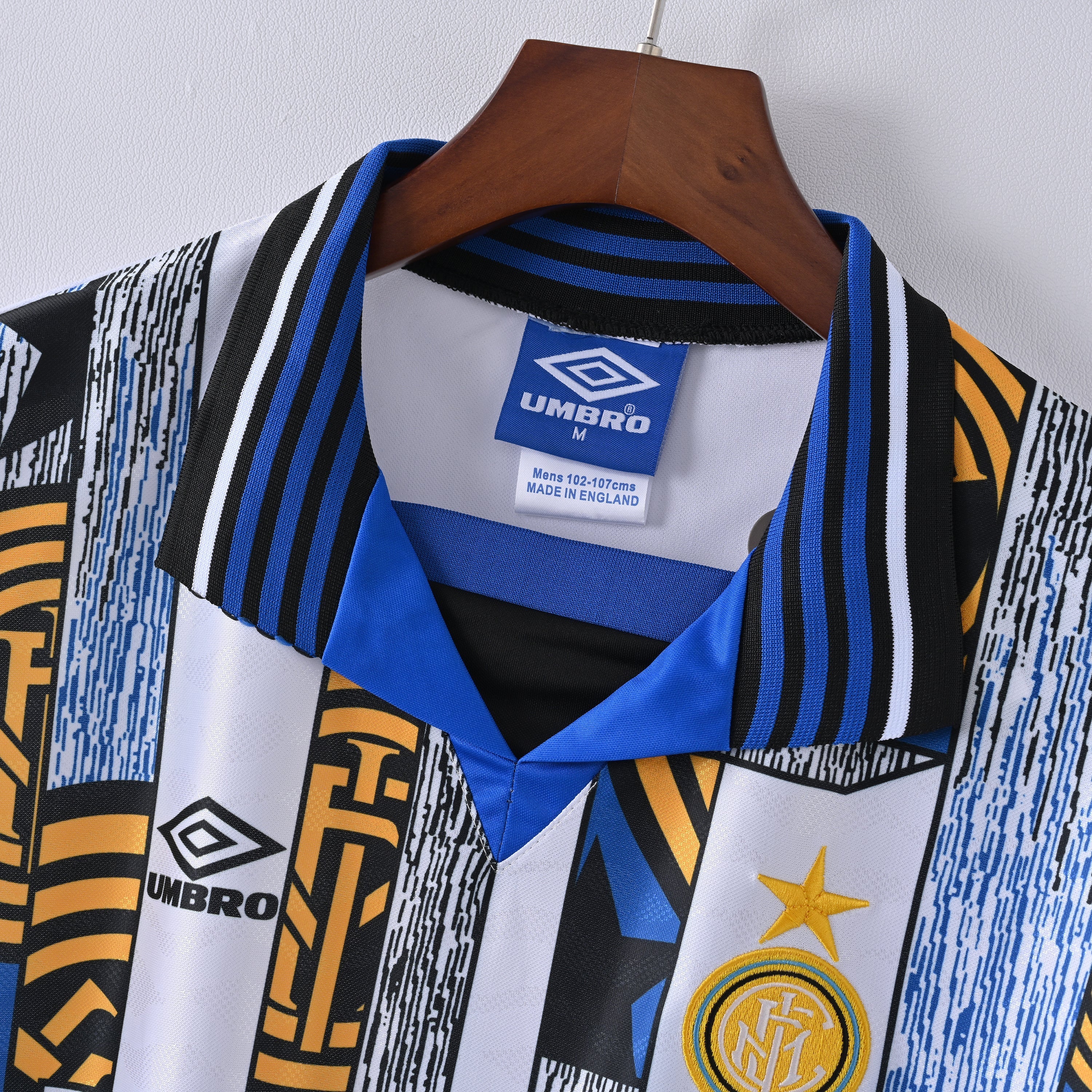 PSG 2001/02 Home Retro Football Shirt - close up details of Navy Nike retro kit
