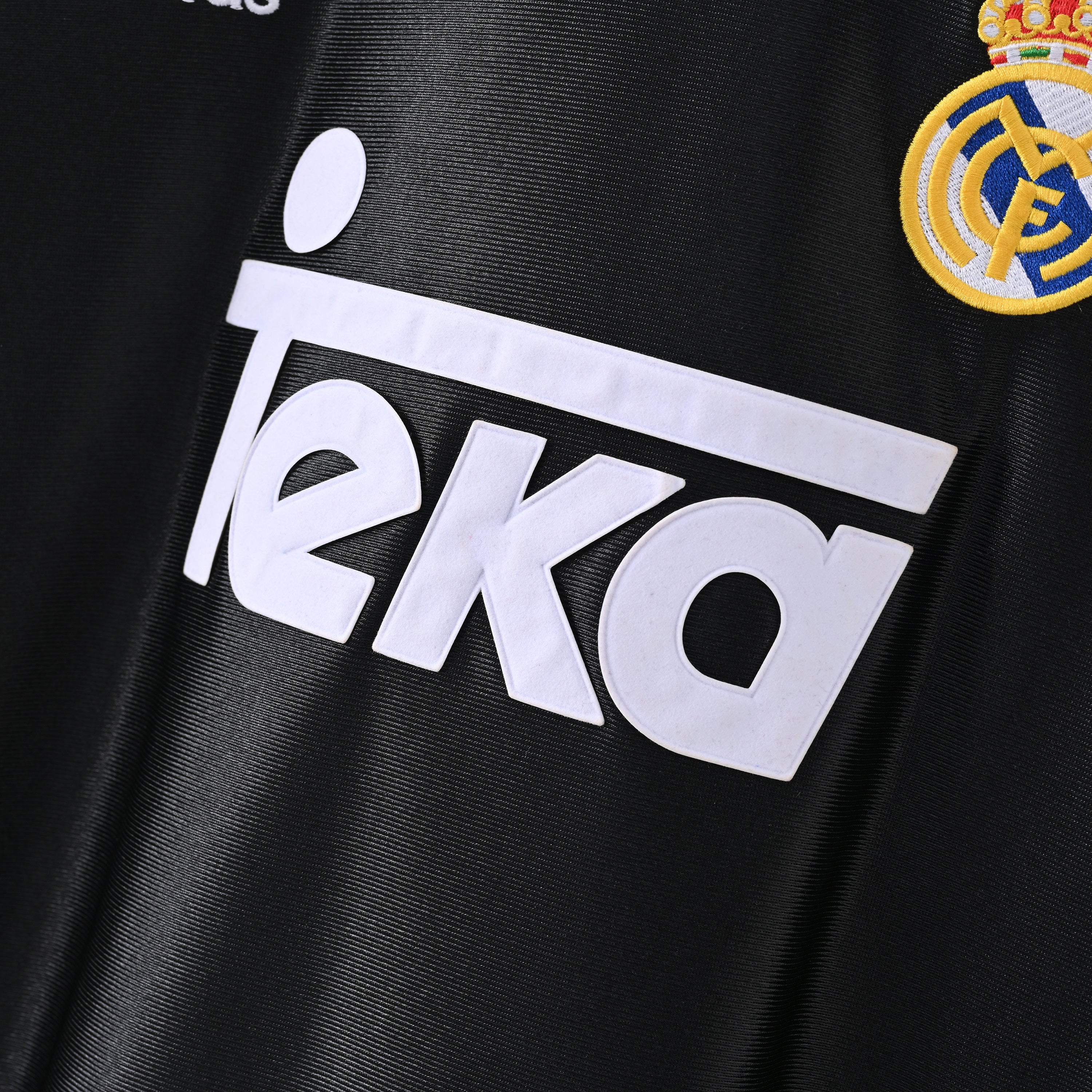 PSG 2001/02 Home Retro Football Shirt - close up details of Navy Nike retro kit