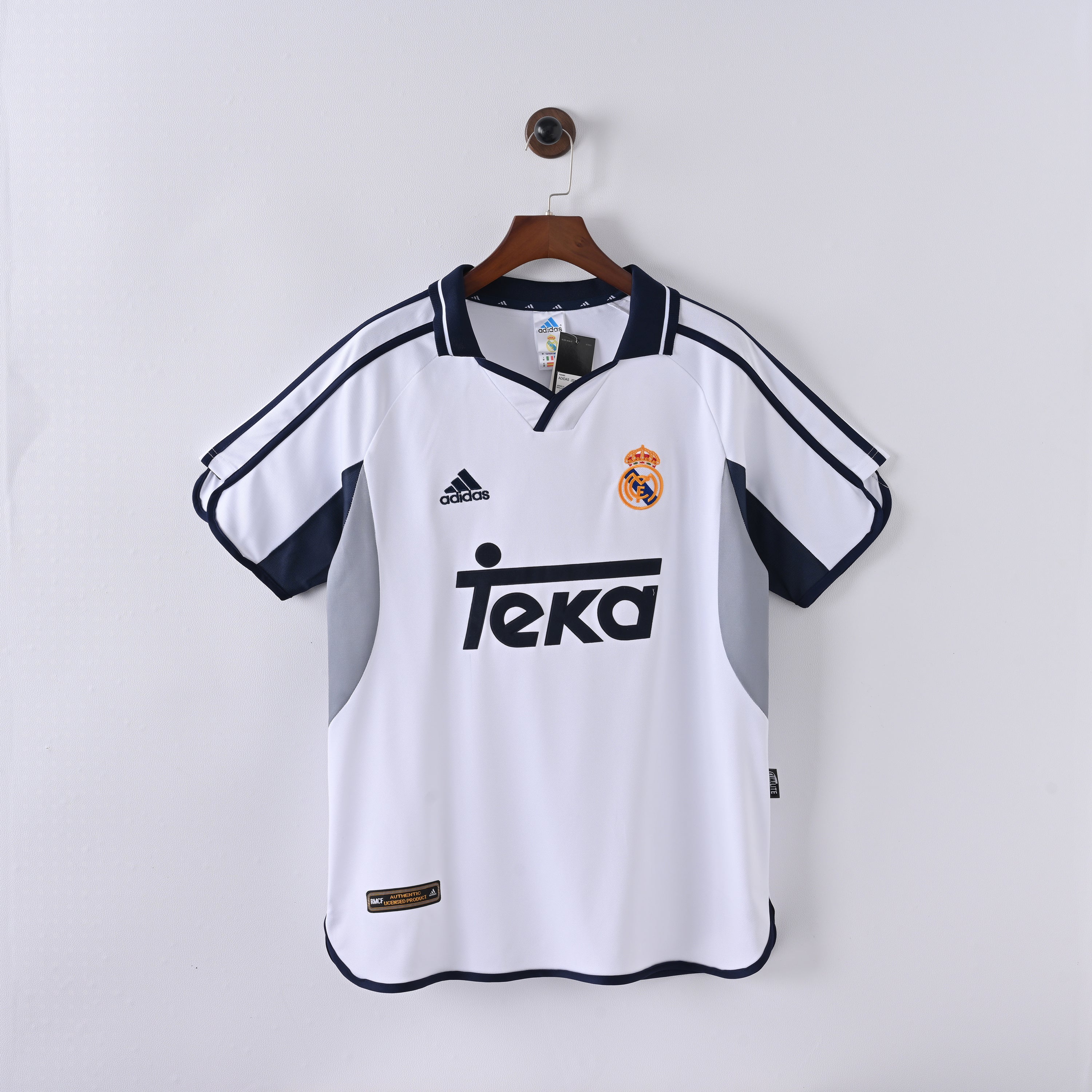 PSG 2001/02 Home Retro Football Shirt - Navy Nike classic football shirt front view