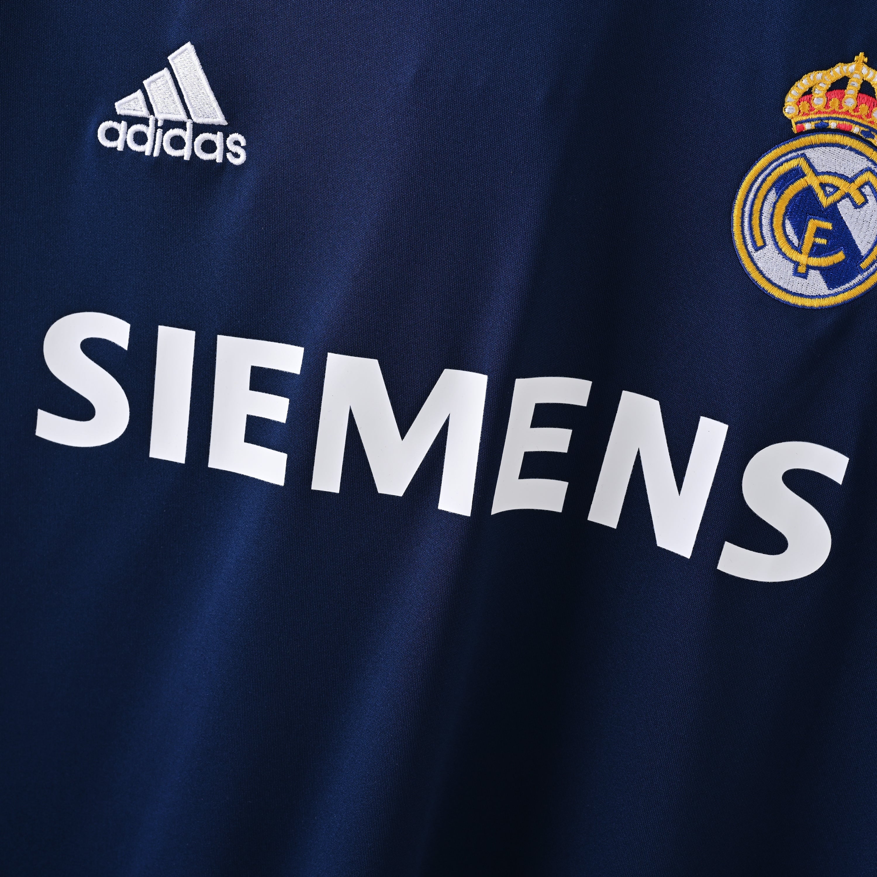PSG 2001/02 Home Retro Football Shirt - close up details of Navy Nike retro kit