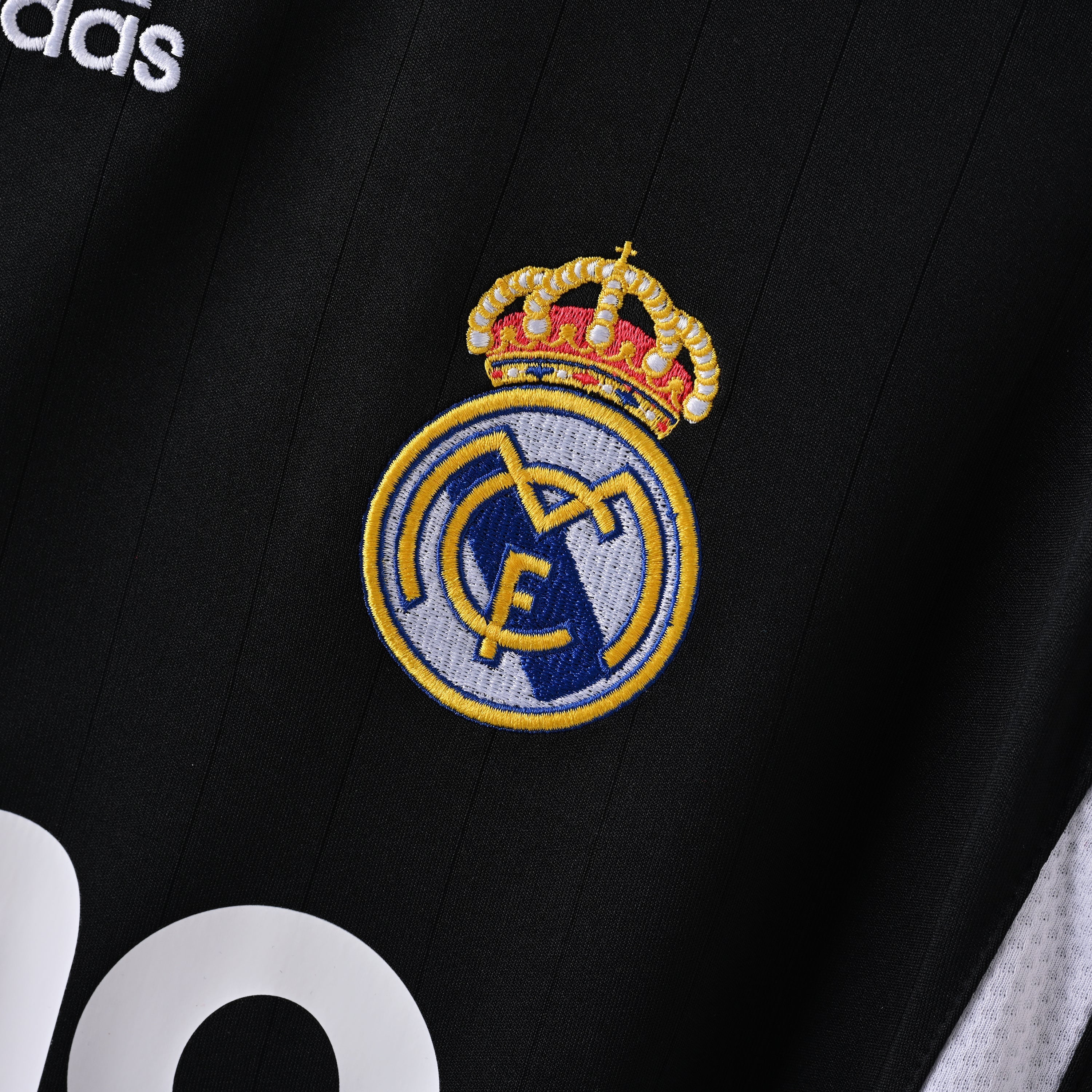 PSG 2001/02 Home Retro Football Shirt - close up details of Navy Nike retro kit