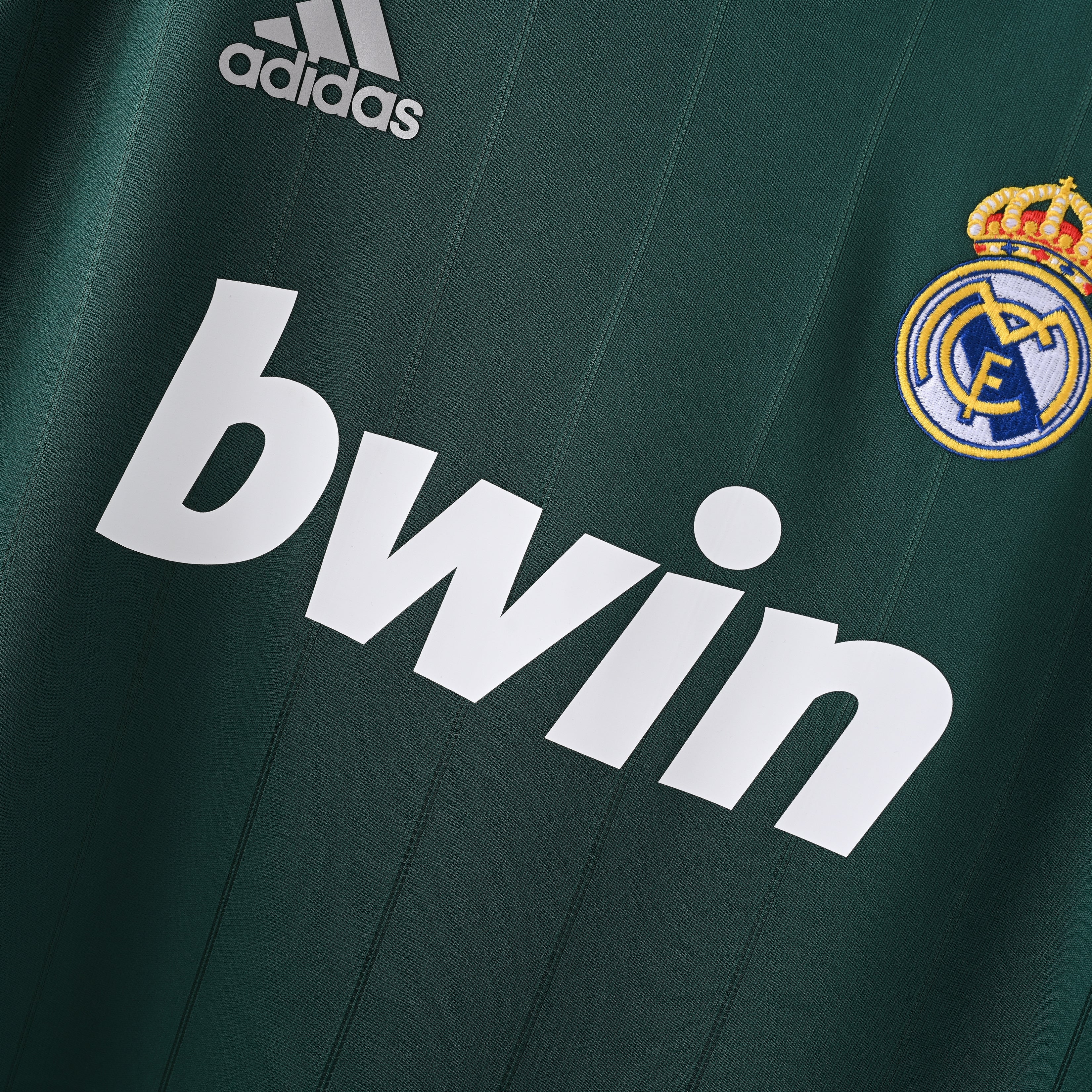 PSG 2001/02 Home Retro Football Shirt - close up details of Navy Nike retro kit