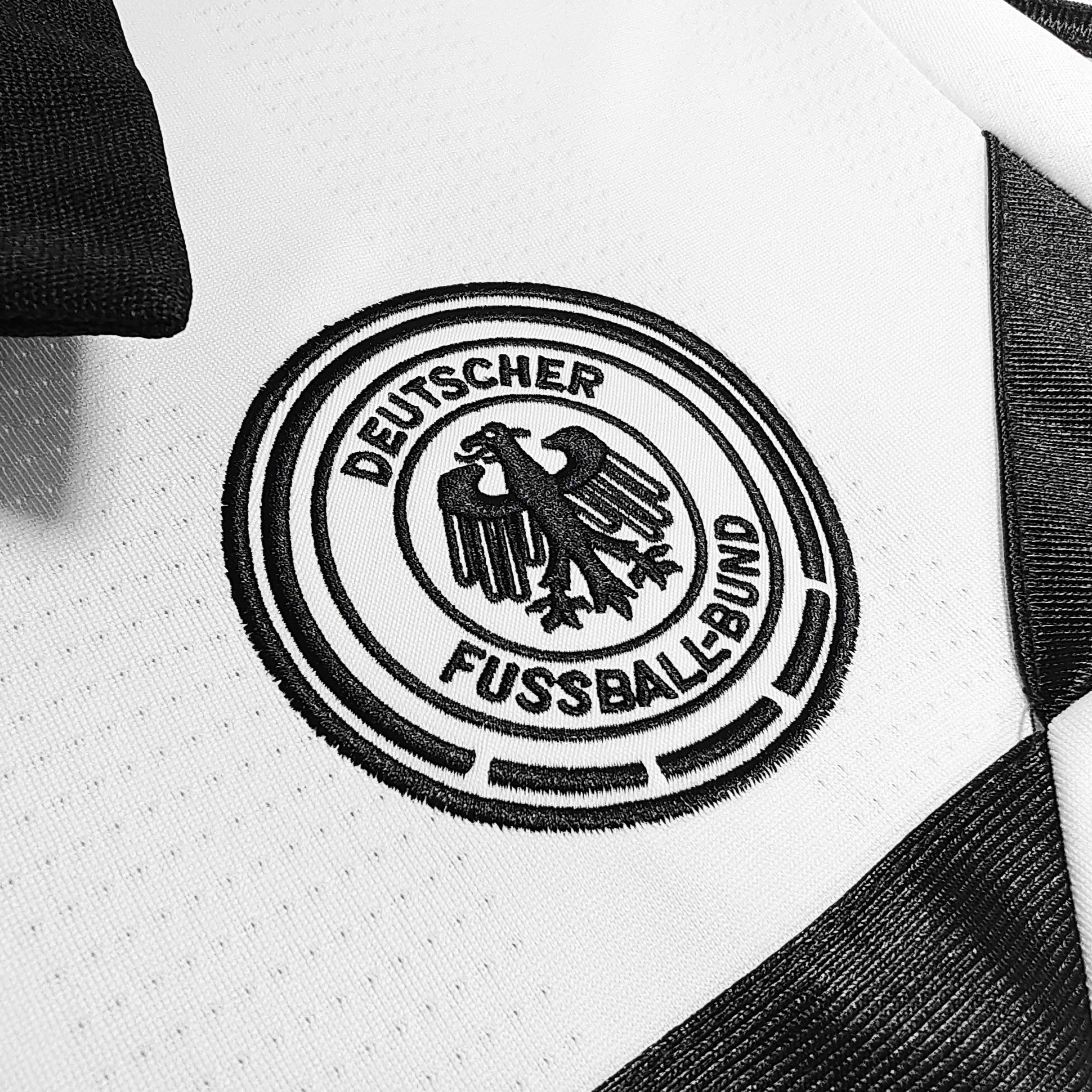 PSG 2001/02 Home Retro Football Shirt - close up details of Navy Nike retro kit