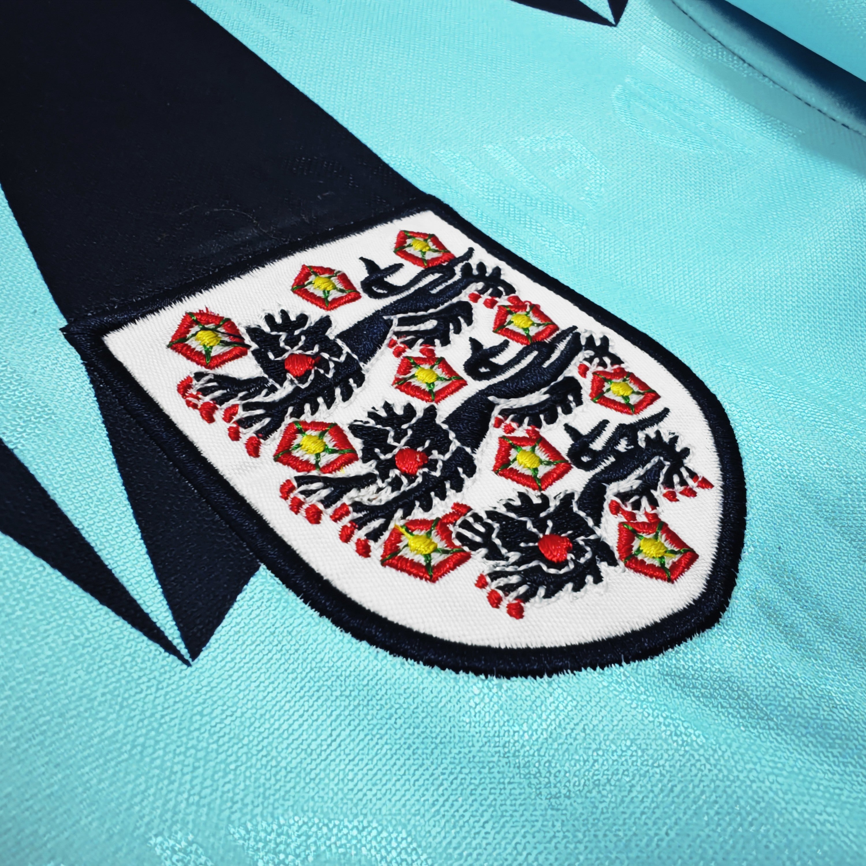 PSG 2001/02 Home Retro Football Shirt - close up details of Navy Nike retro kit
