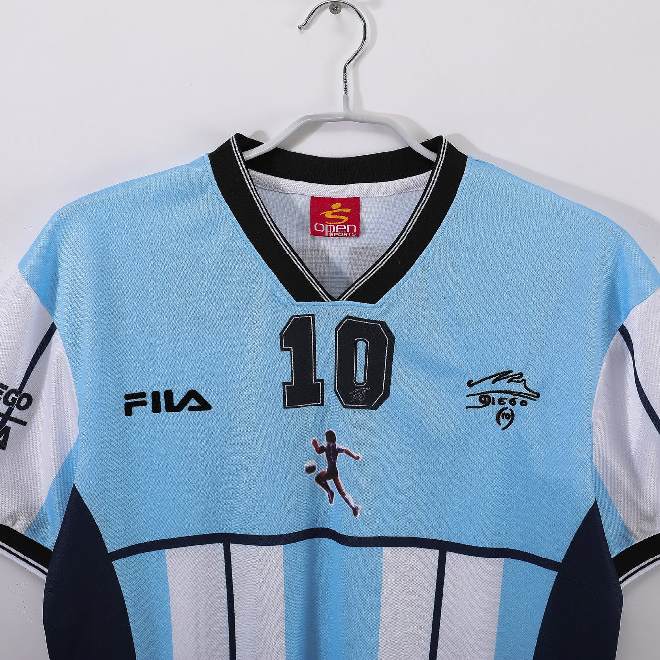 PSG 2001/02 Home Retro Football Shirt - close up details of Navy Nike retro kit
