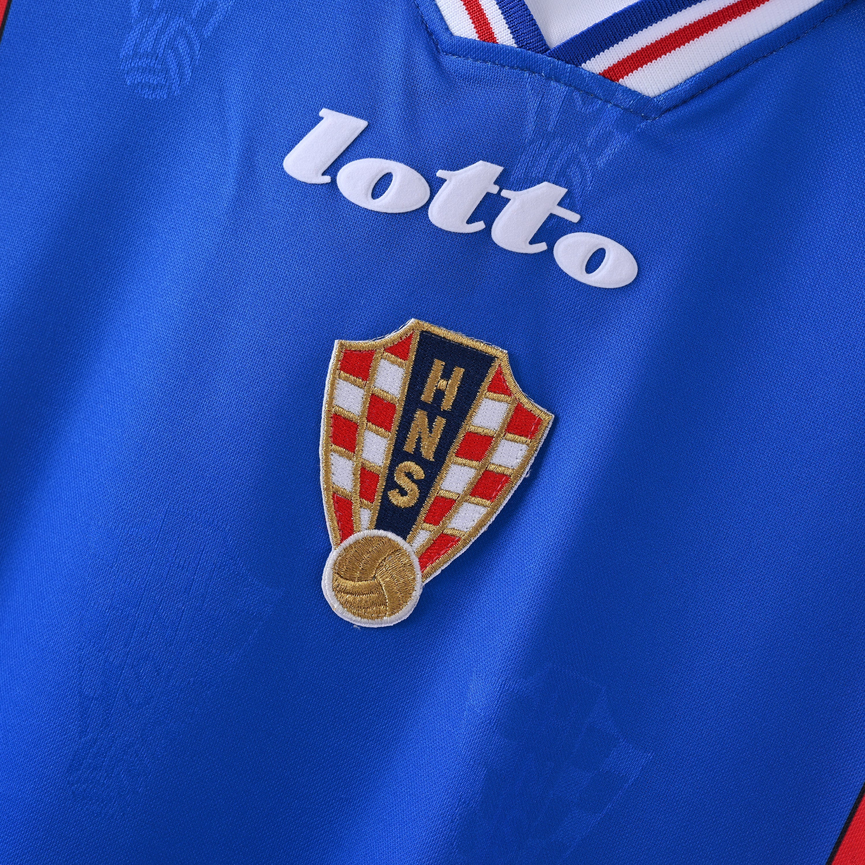 PSG 2001/02 Home Retro Football Shirt - close up details of Navy Nike retro kit