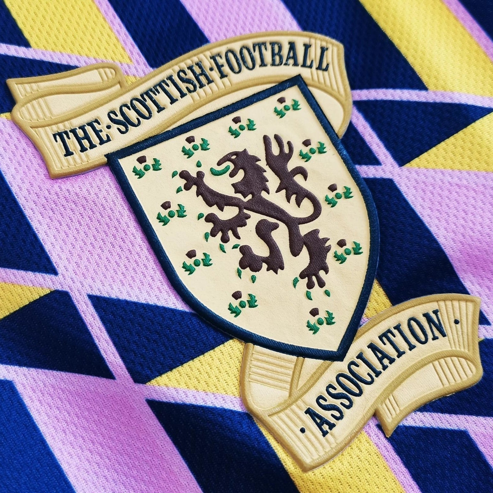 PSG 2001/02 Home Retro Football Shirt - close up details of Navy Nike retro kit