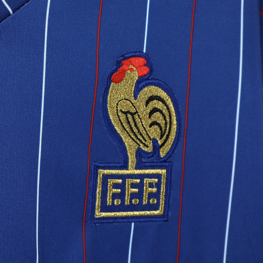 PSG 2001/02 Home Retro Football Shirt - close up details of Navy Nike retro kit