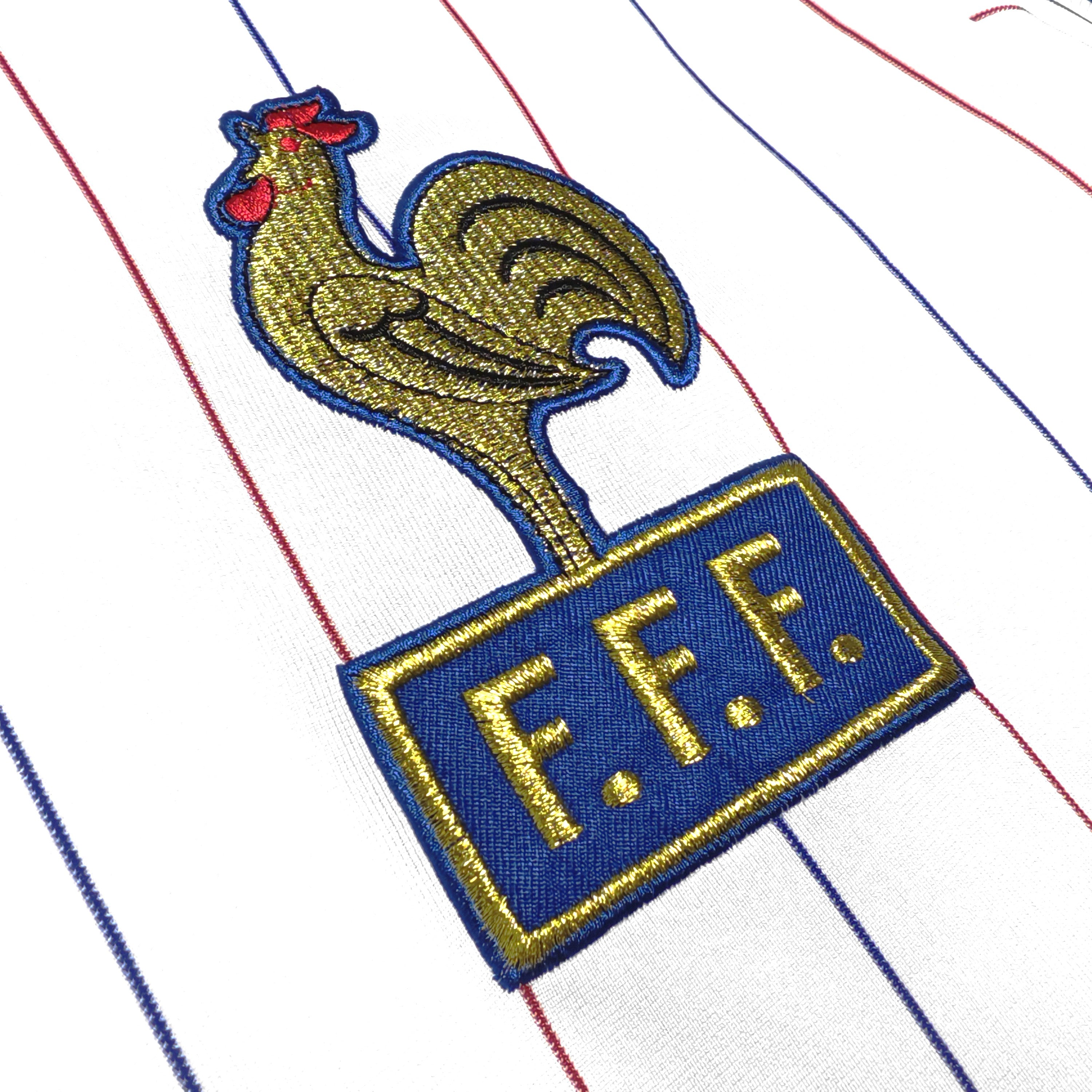 PSG 2001/02 Home Retro Football Shirt - close up details of Navy Nike retro kit
