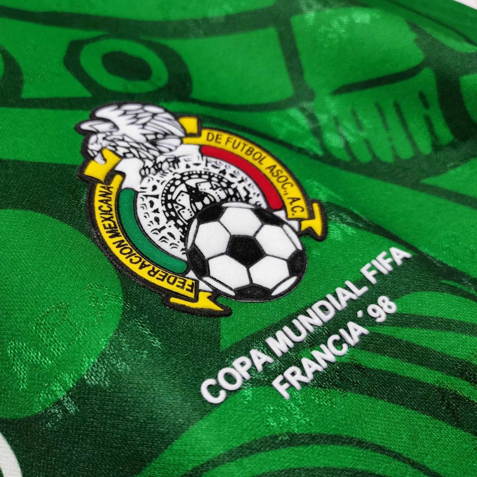 PSG 2001/02 Home Retro Football Shirt - close up details of Navy Nike retro kit