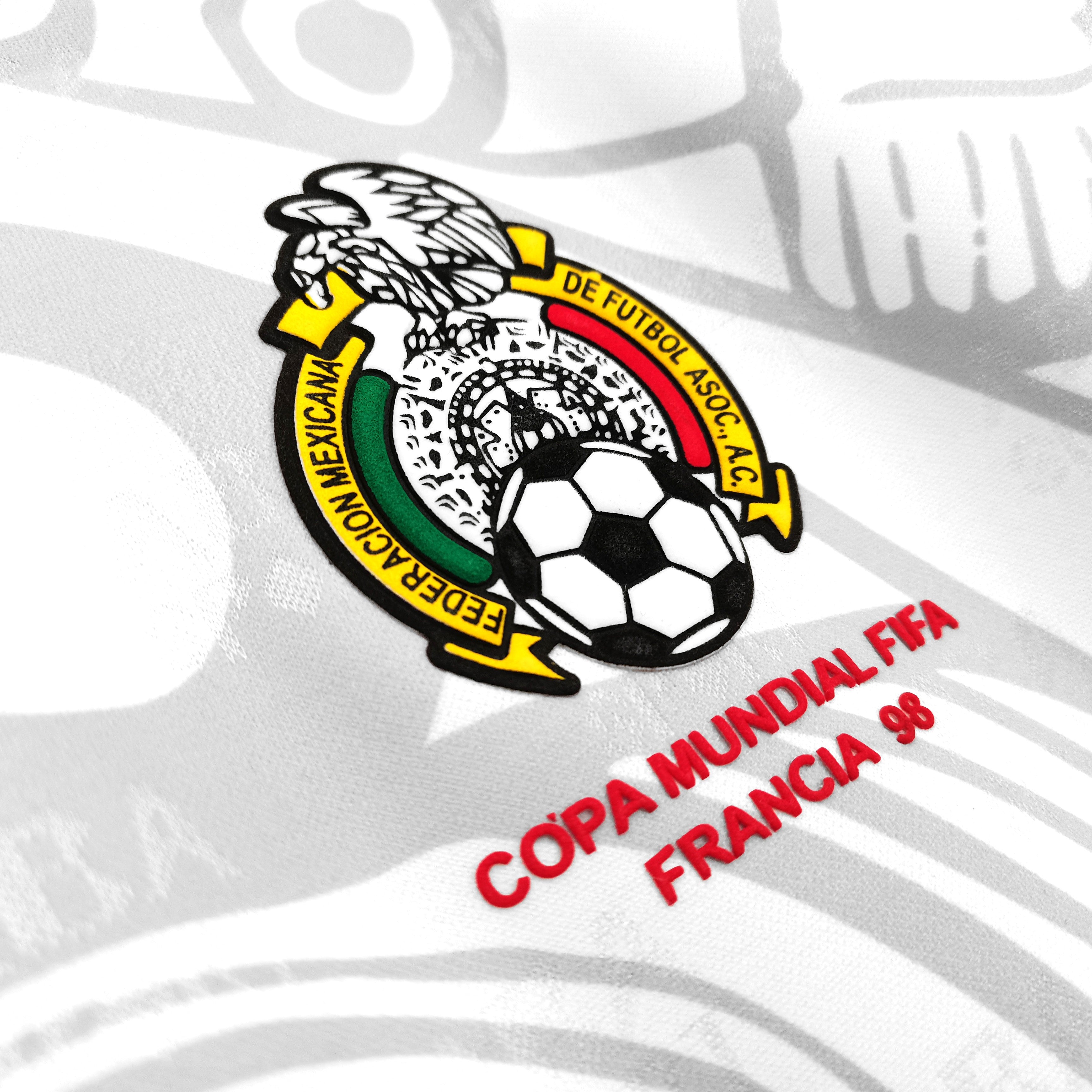 PSG 2001/02 Home Retro Football Shirt - close up details of Navy Nike retro kit