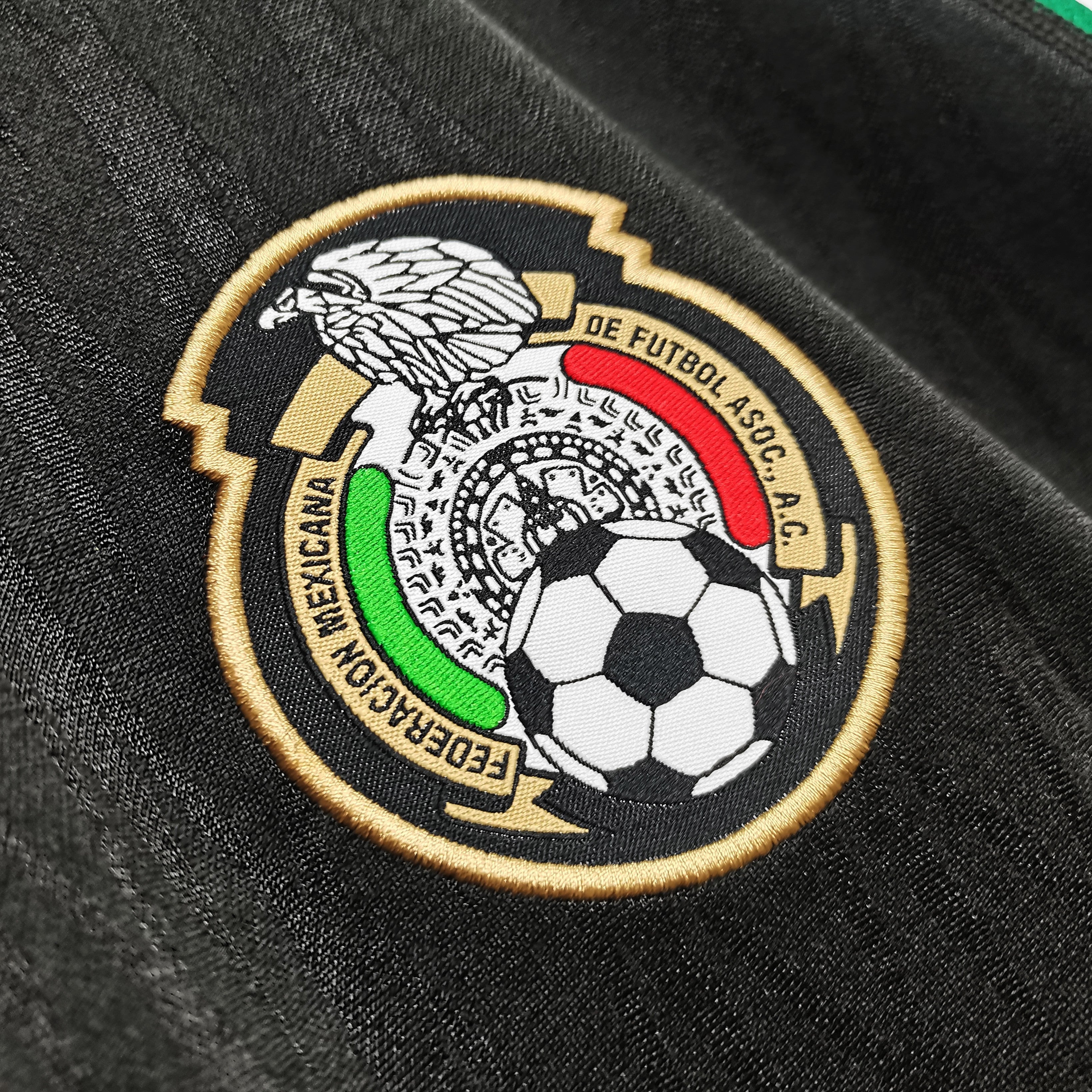 PSG 2001/02 Home Retro Football Shirt - close up details of Navy Nike retro kit