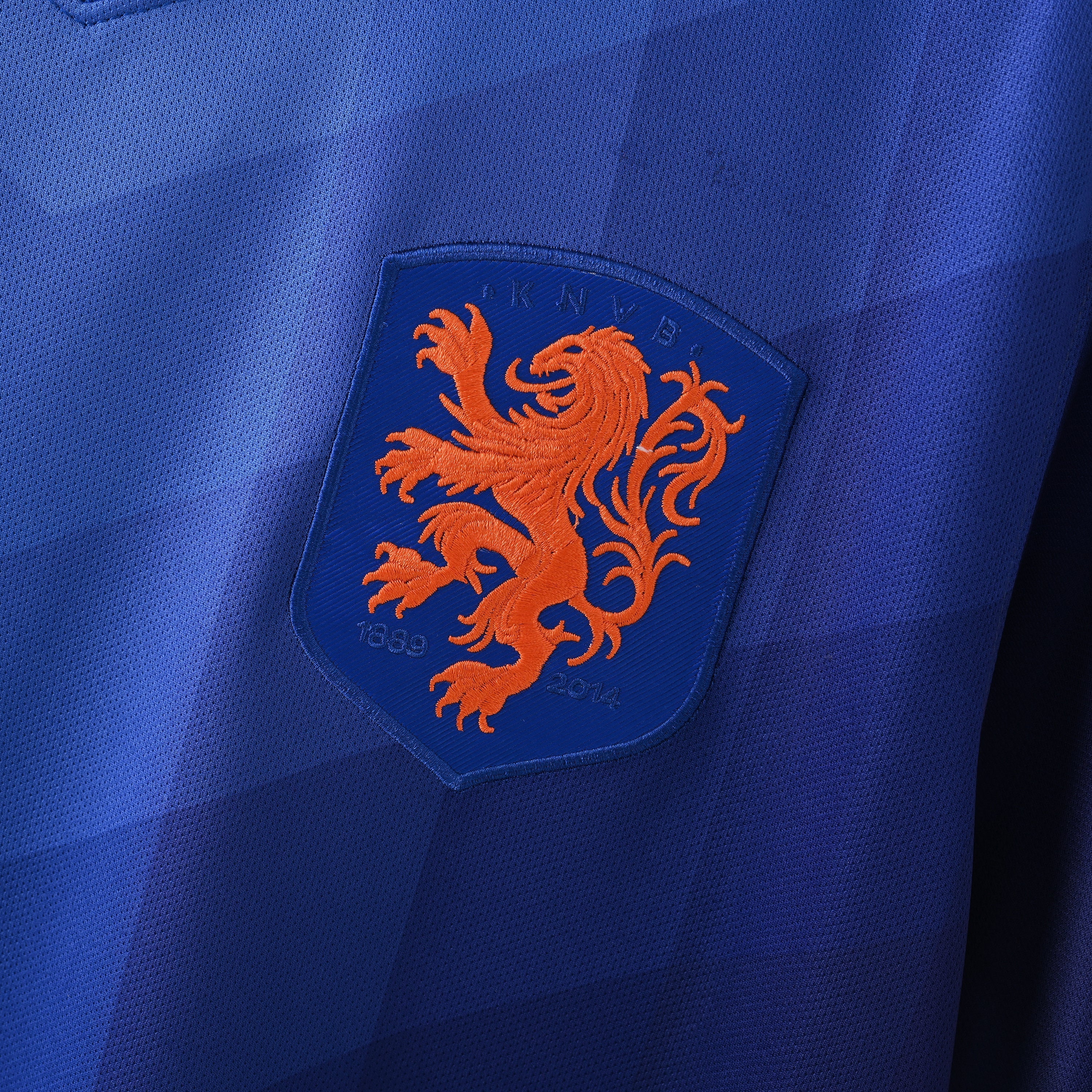 PSG 2001/02 Home Retro Football Shirt - close up details of Navy Nike retro kit