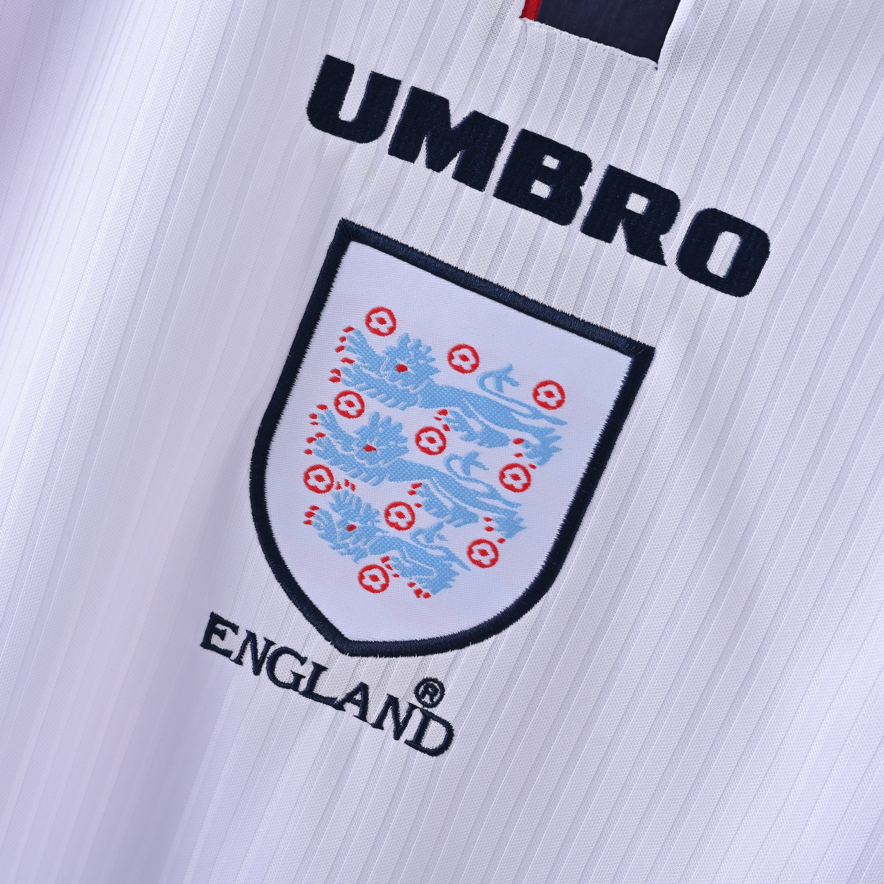 PSG 2001/02 Home Retro Football Shirt - close up details of Navy Nike retro kit