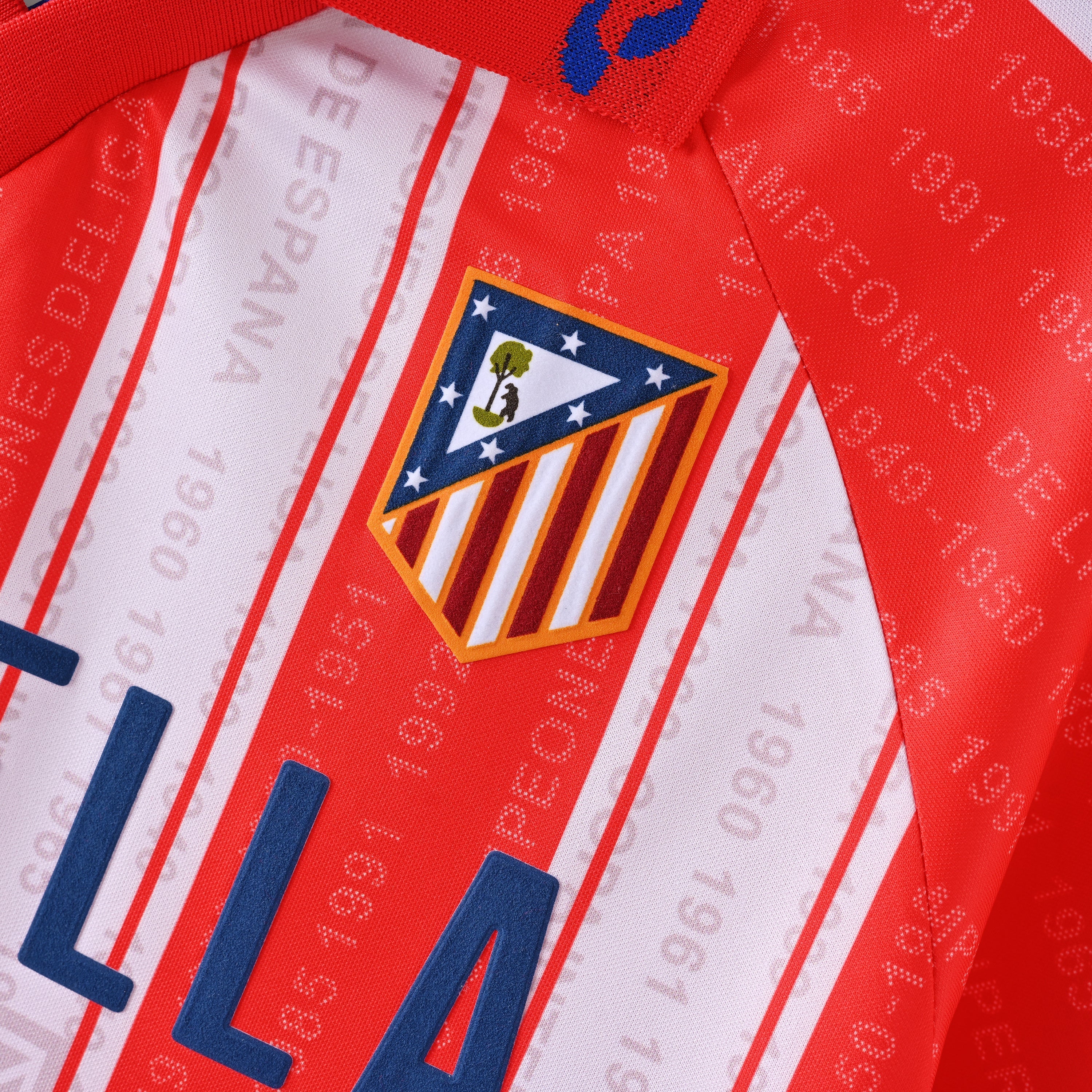 PSG 2001/02 Home Retro Football Shirt - close up details of Navy Nike retro kit