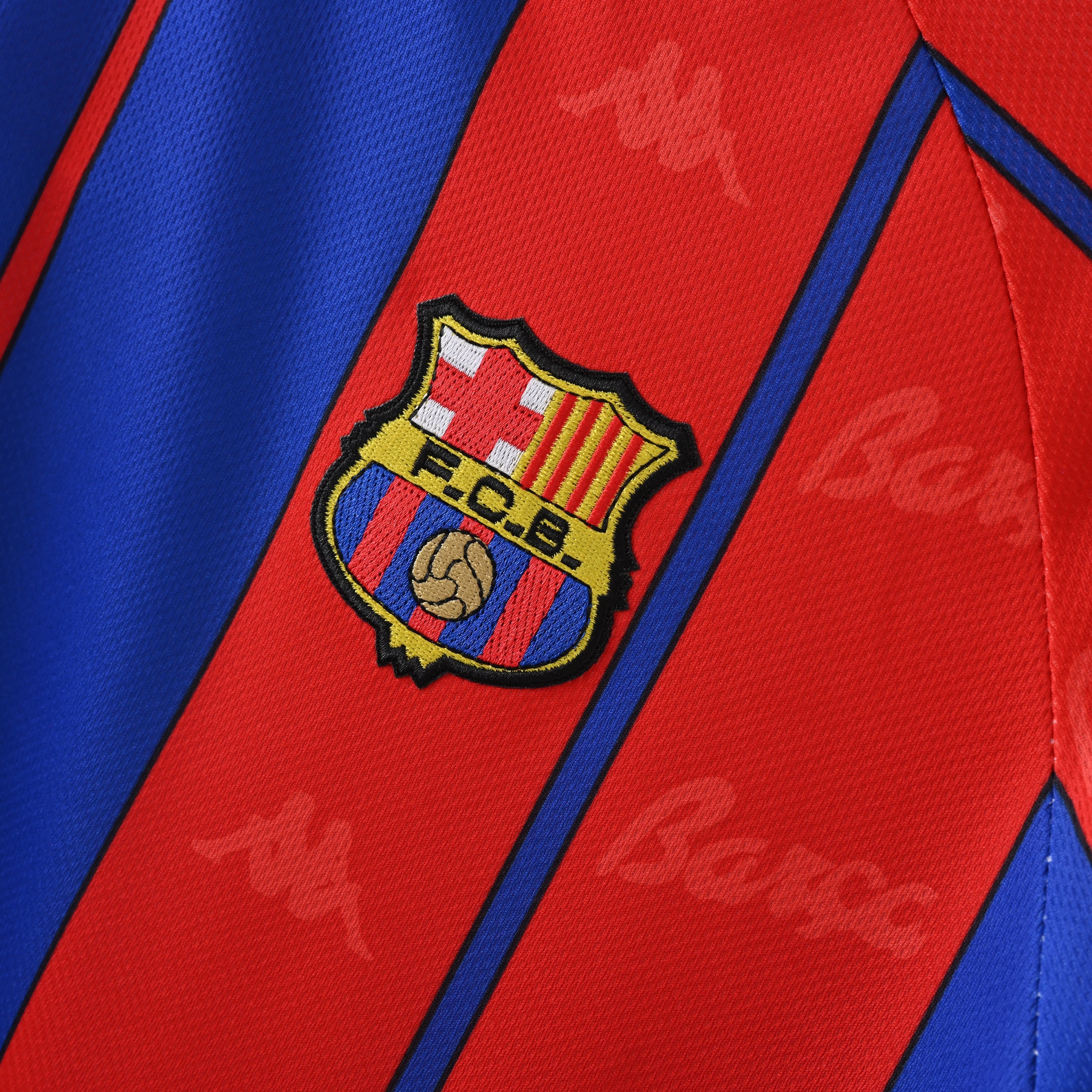PSG 2001/02 Home Retro Football Shirt - close up details of Navy Nike retro kit