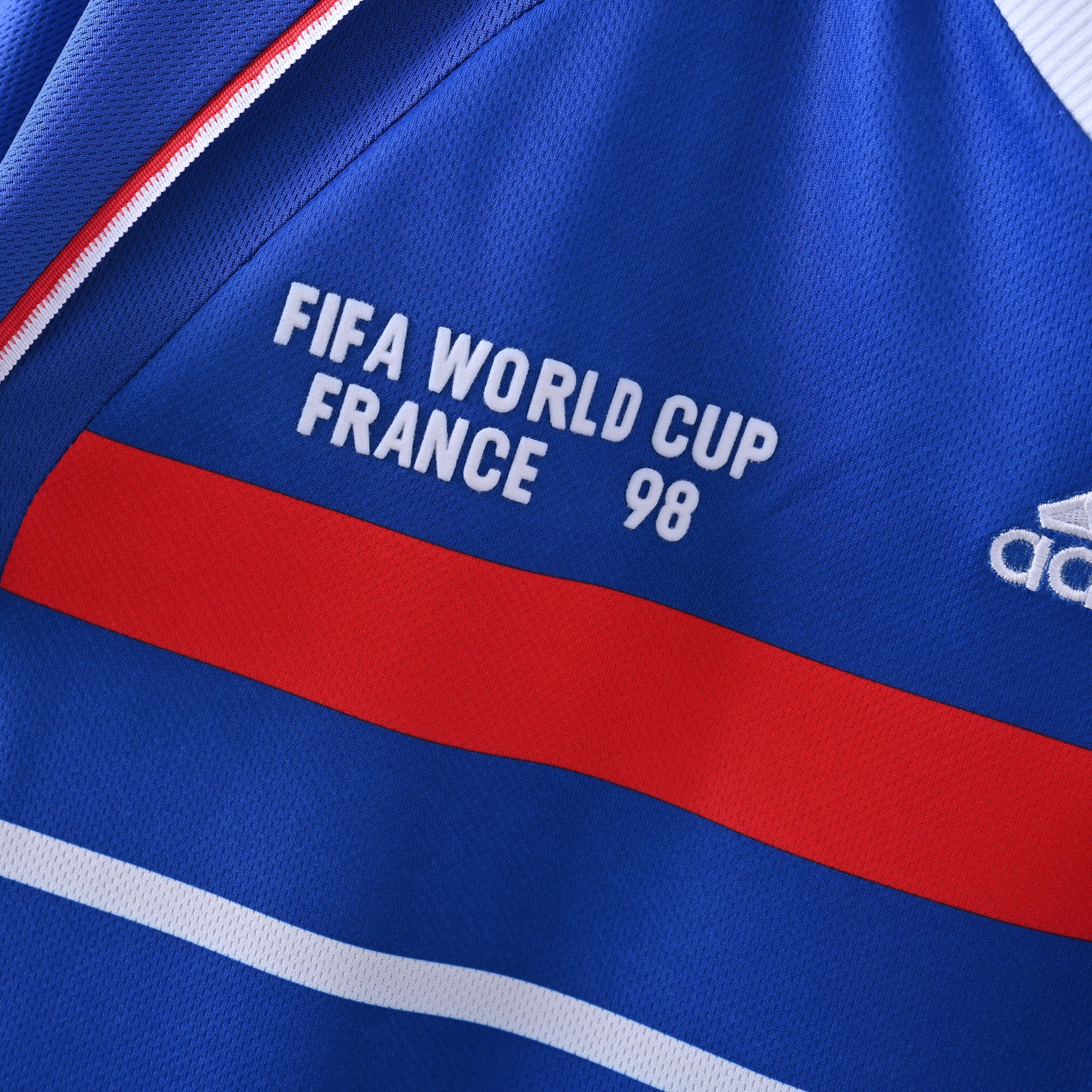 PSG 2001/02 Home Retro Football Shirt - close up details of Navy Nike retro kit