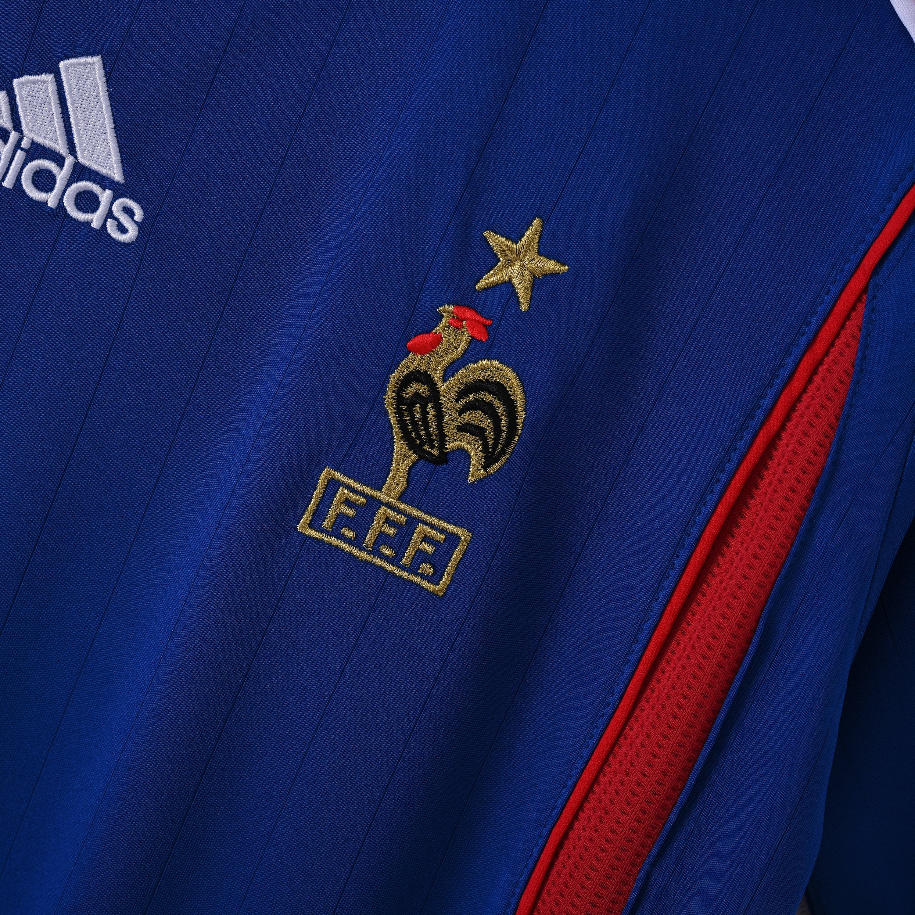 PSG 2001/02 Home Retro Football Shirt - close up details of Navy Nike retro kit