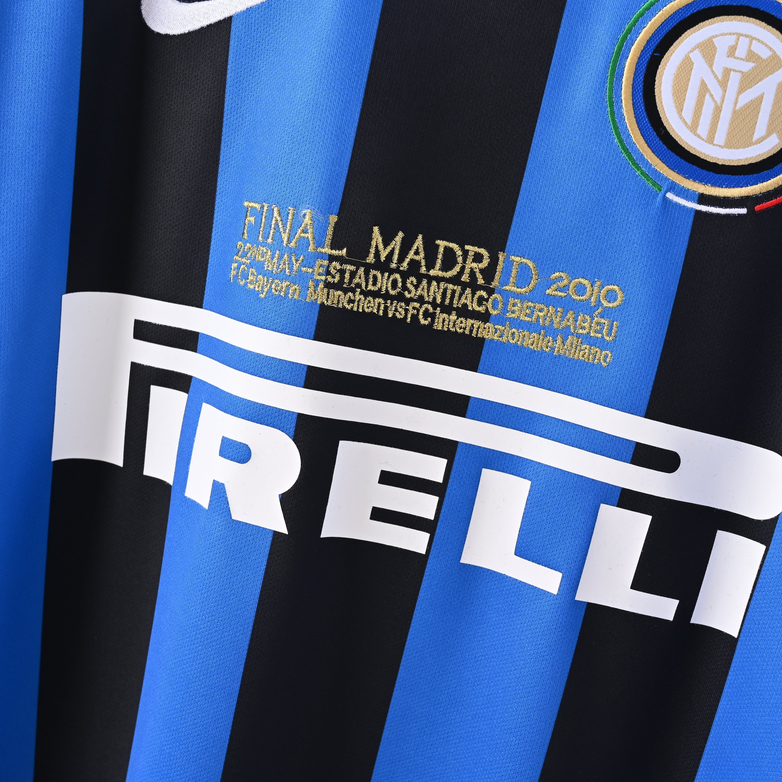 PSG 2001/02 Home Retro Football Shirt - close up details of Navy Nike retro kit