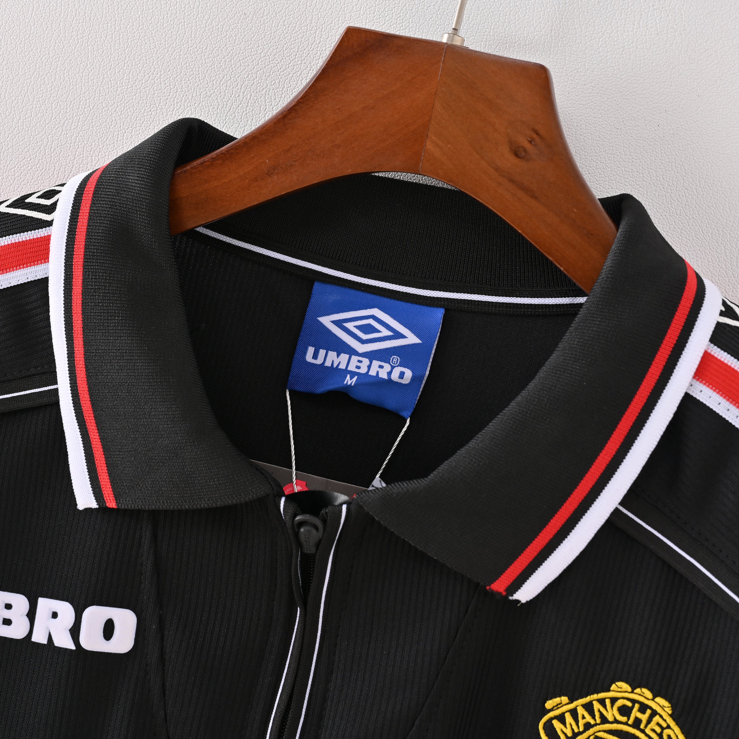 PSG 2001/02 Home Retro Football Shirt - close up details of Navy Nike retro kit
