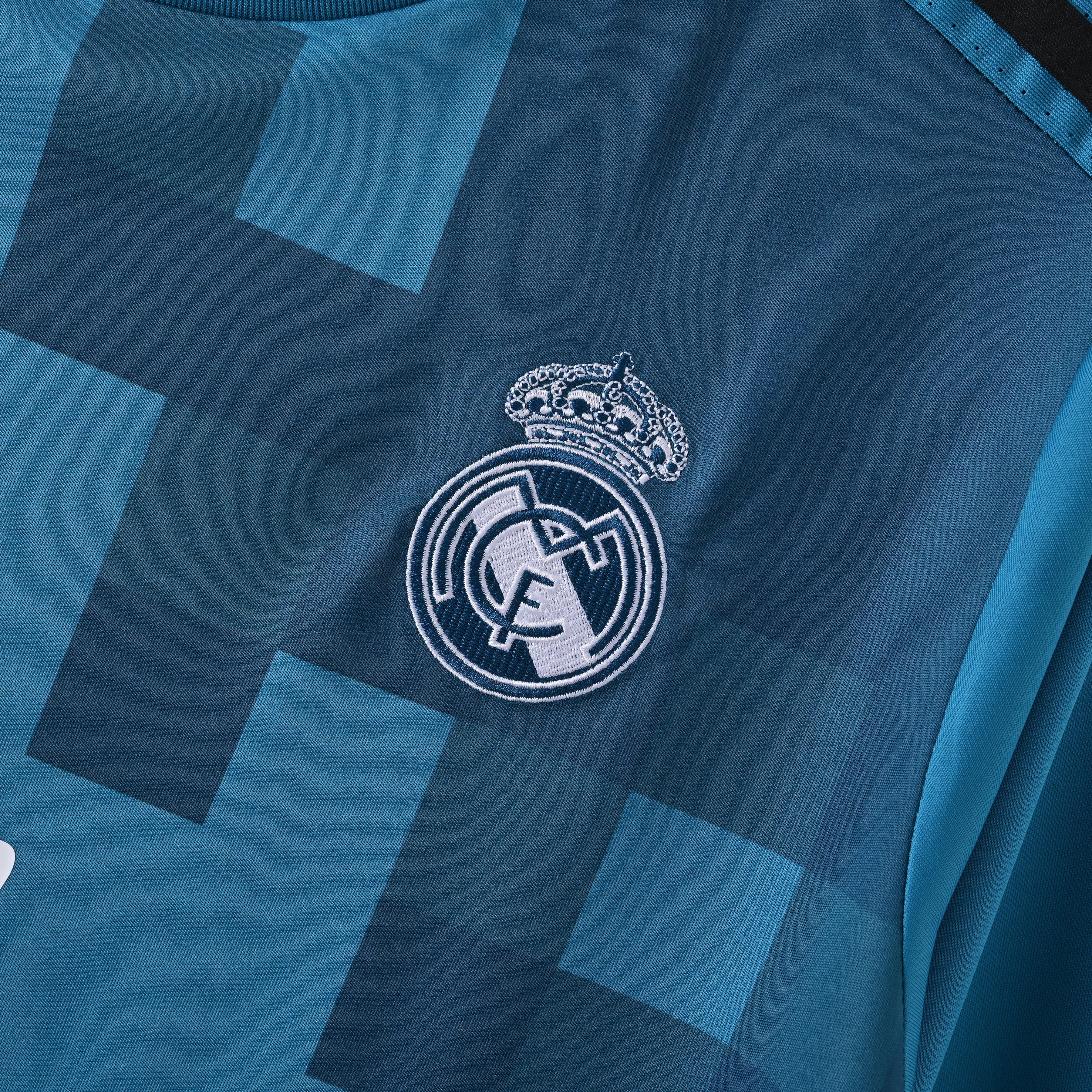 PSG 2001/02 Home Retro Football Shirt - close up details of Navy Nike retro kit