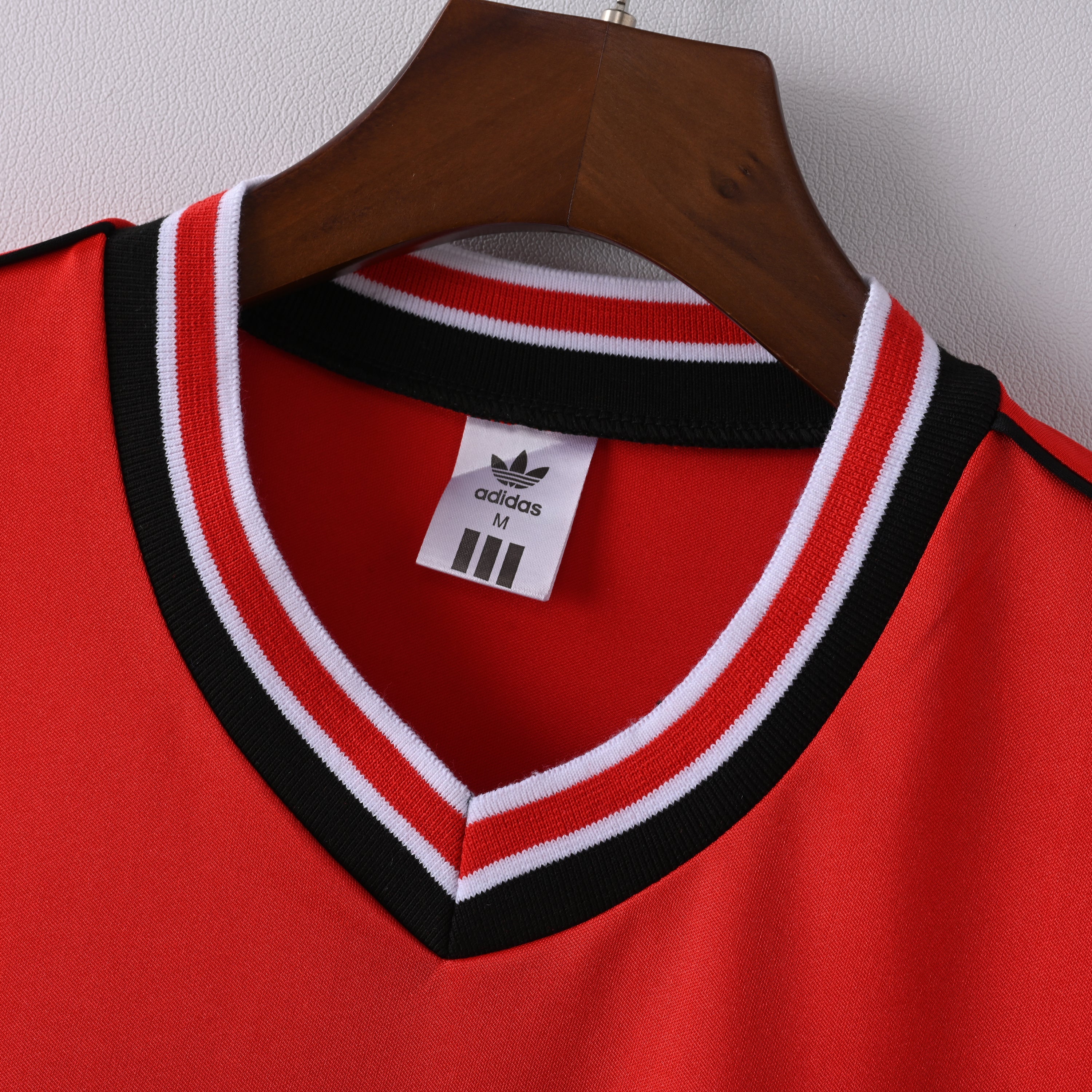 PSG 2001/02 Home Retro Football Shirt - close up details of Navy Nike retro kit
