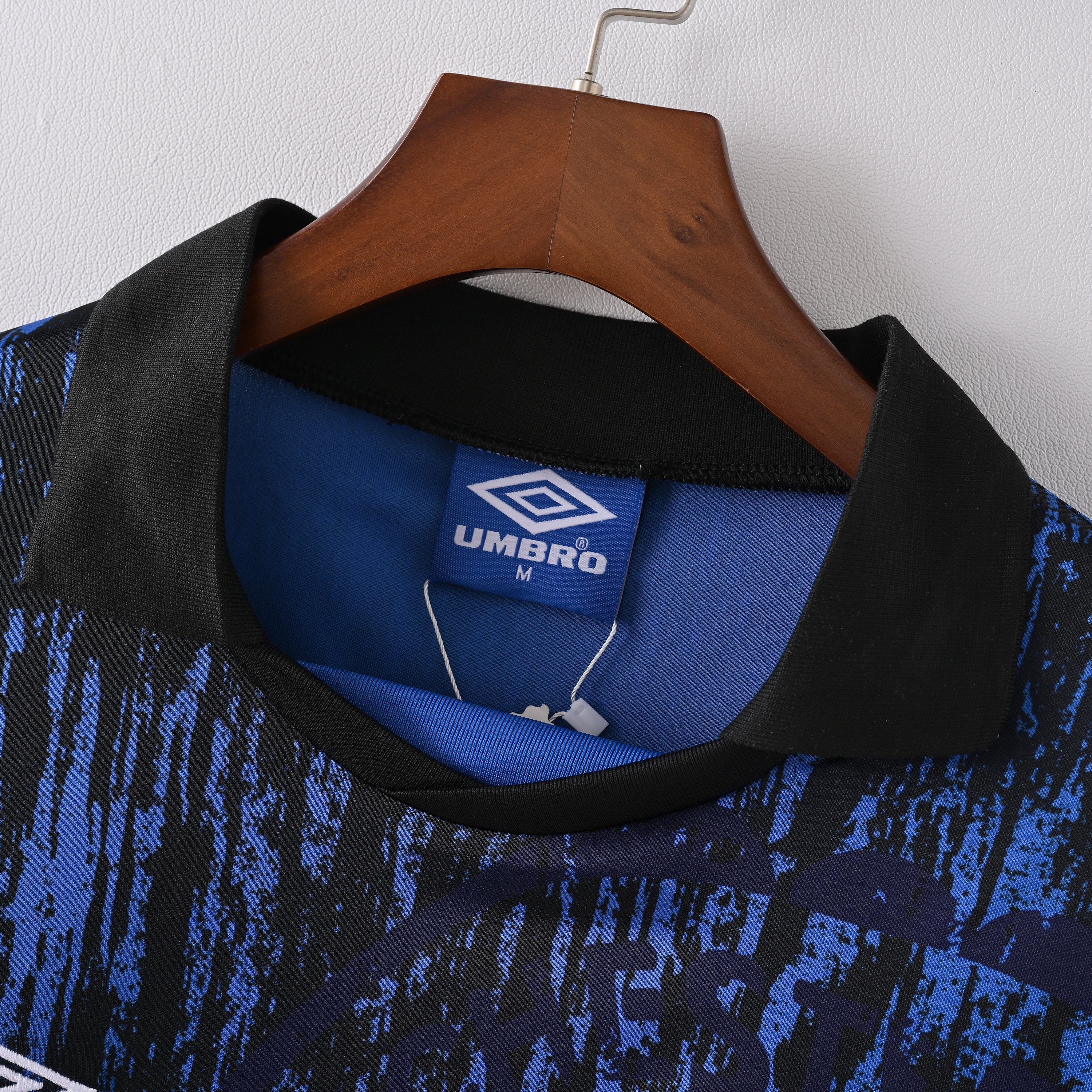 PSG 2001/02 Home Retro Football Shirt - close up details of Navy Nike retro kit