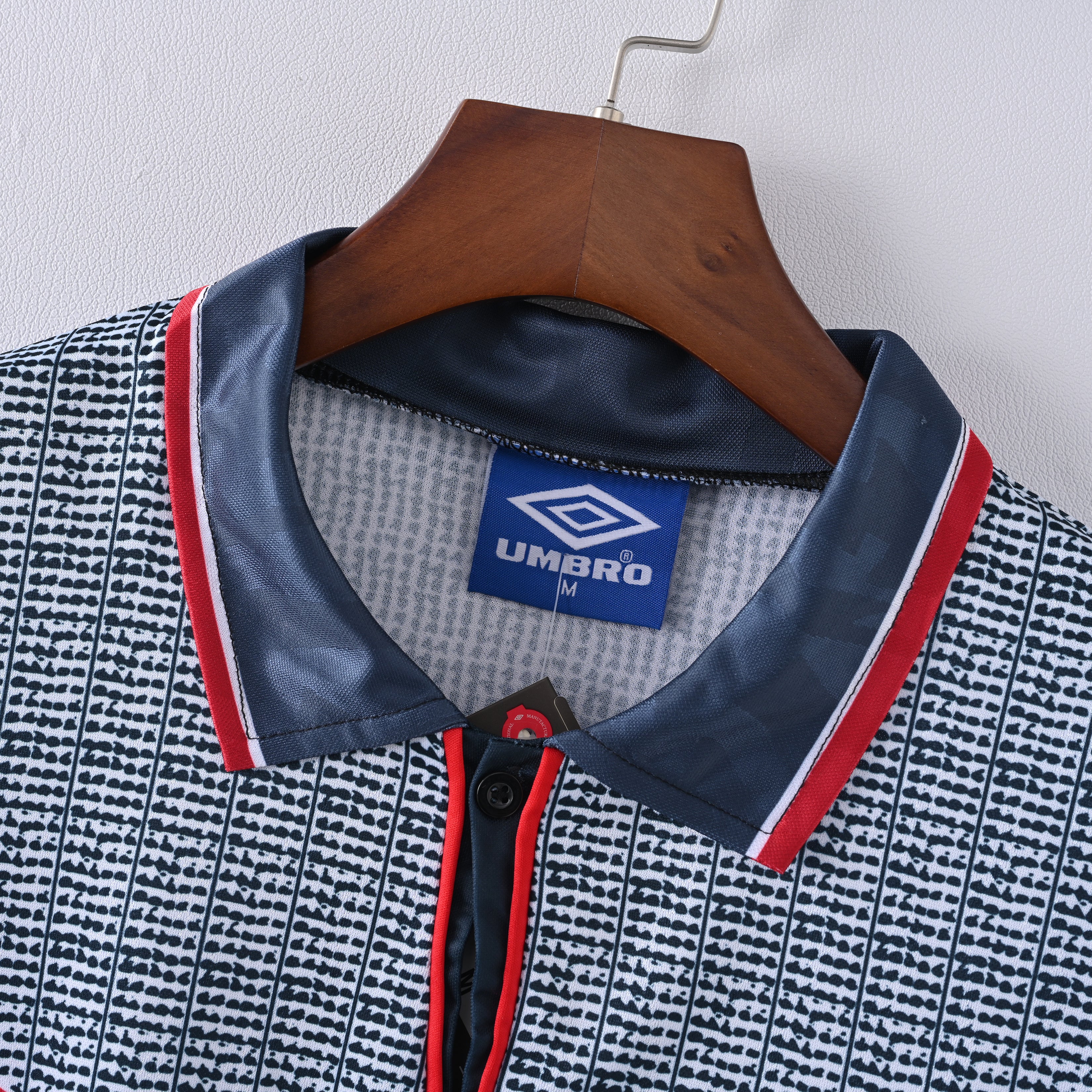 PSG 2001/02 Home Retro Football Shirt - close up details of Navy Nike retro kit