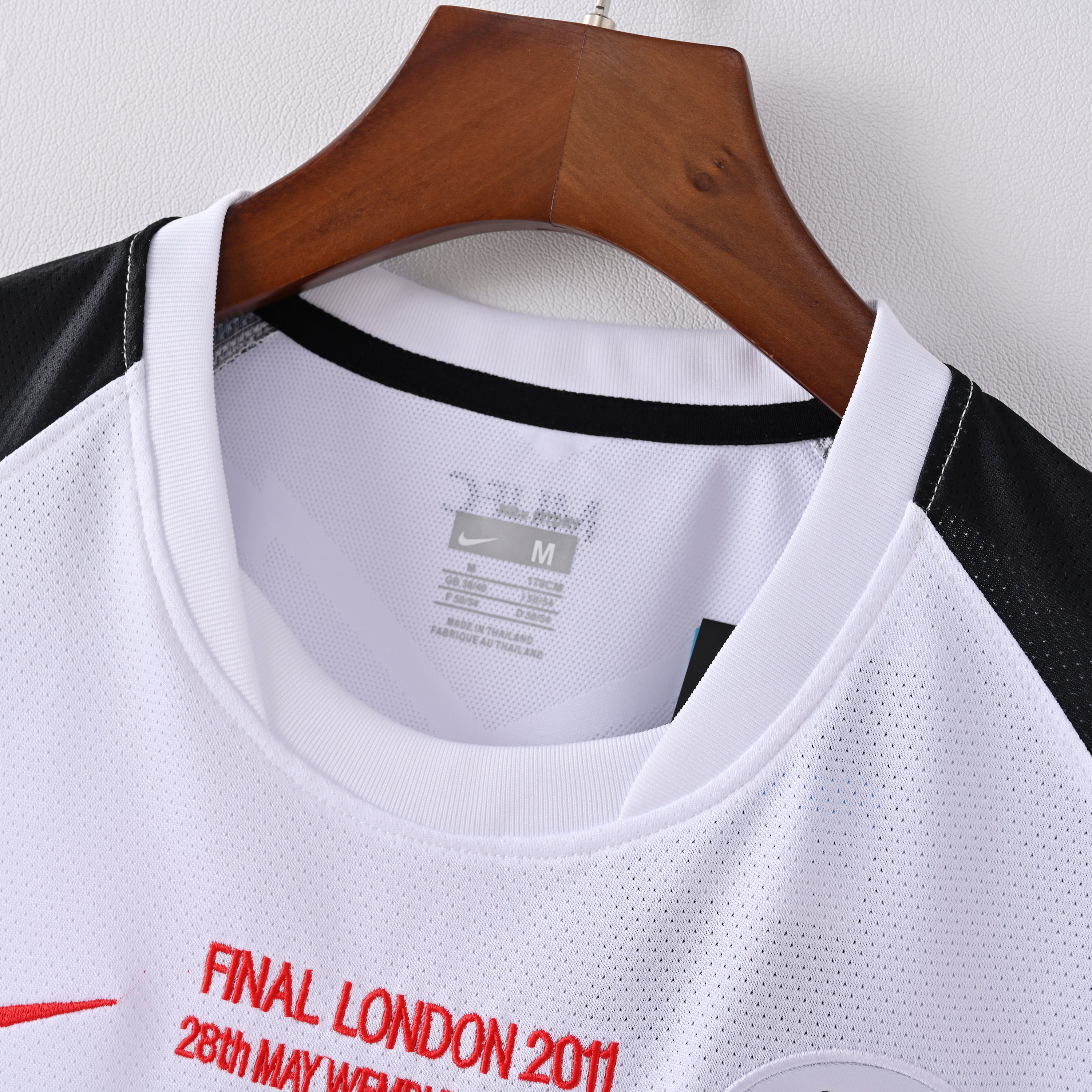 PSG 2001/02 Home Retro Football Shirt - close up details of Navy Nike retro kit