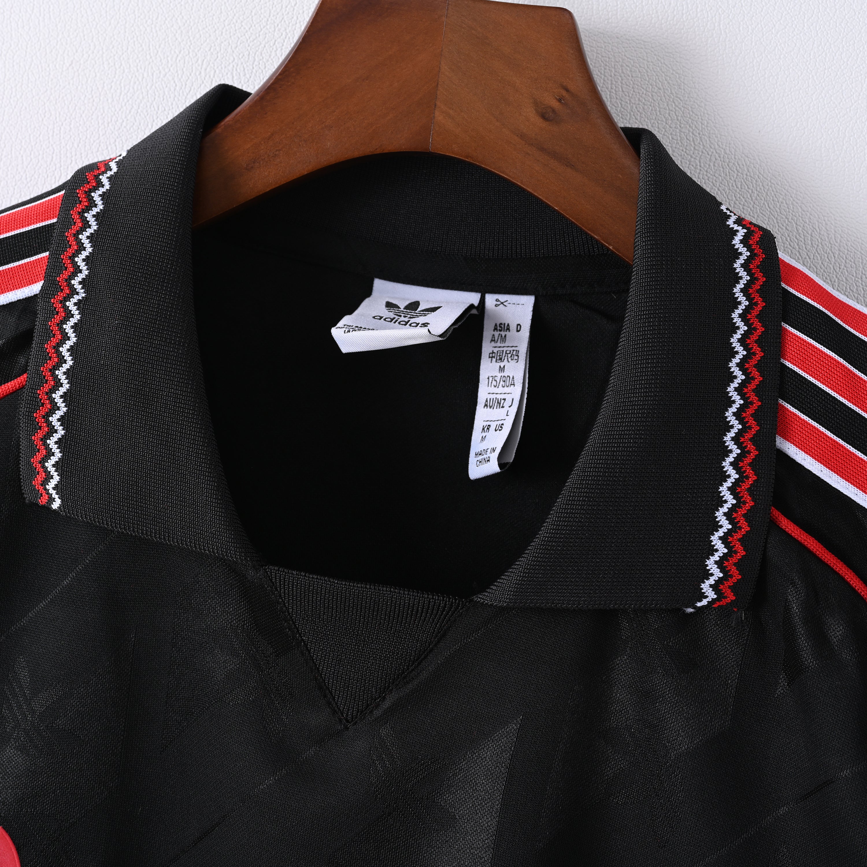 PSG 2001/02 Home Retro Football Shirt - close up details of Navy Nike retro kit