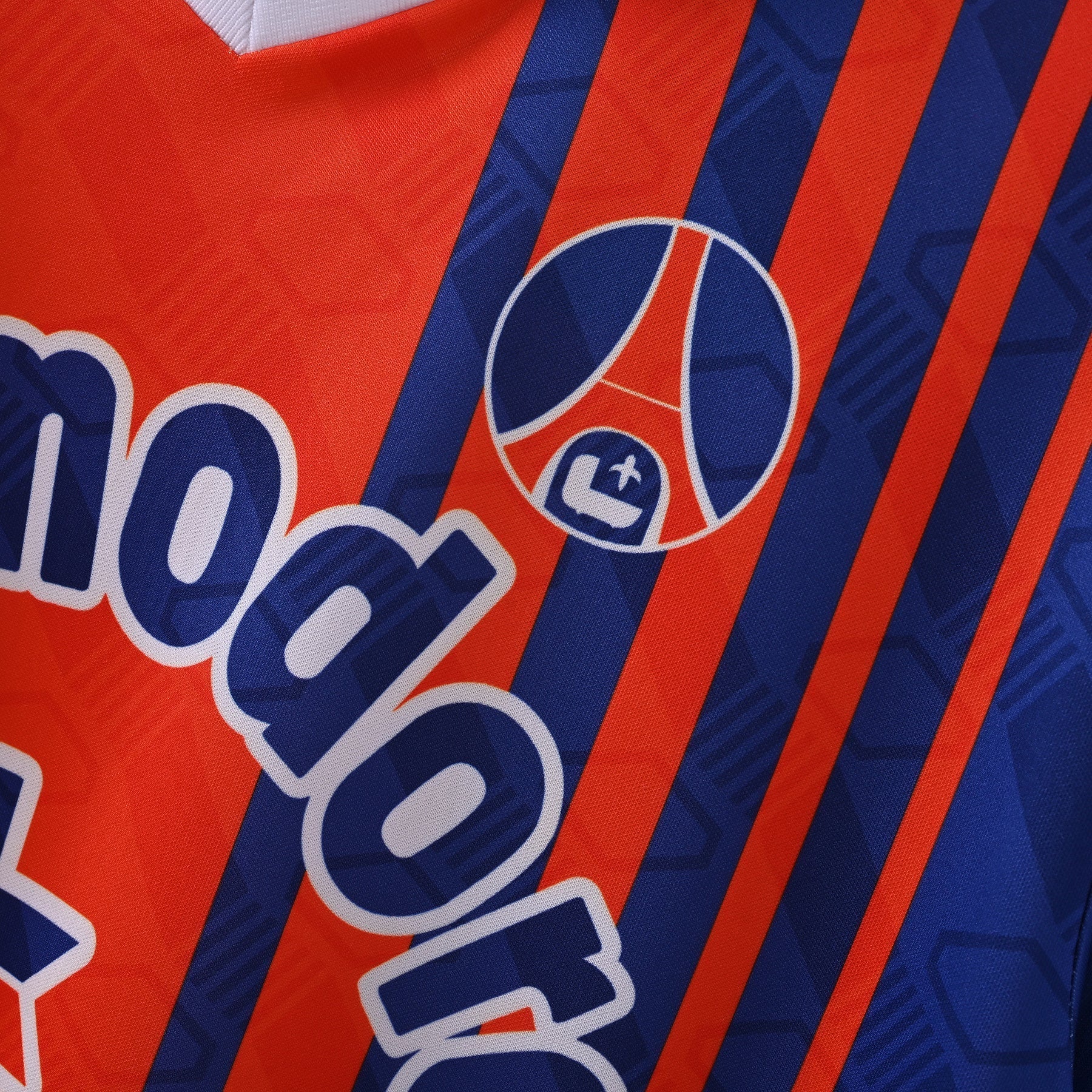 PSG 2001/02 Home Retro Football Shirt - close up details of Navy Nike retro kit