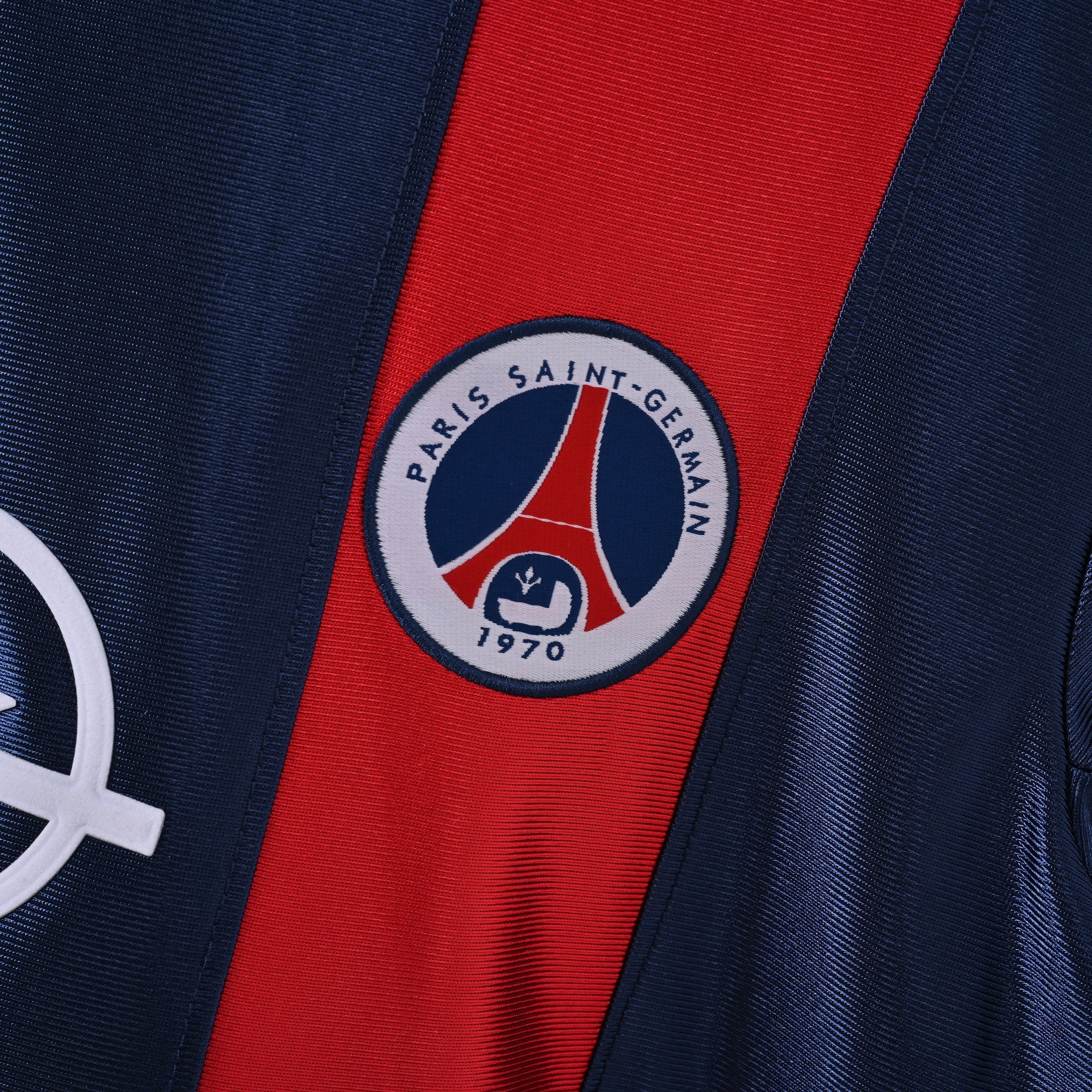 PSG 2001/02 Home Retro Football Shirt - close up details of Navy Nike retro kit