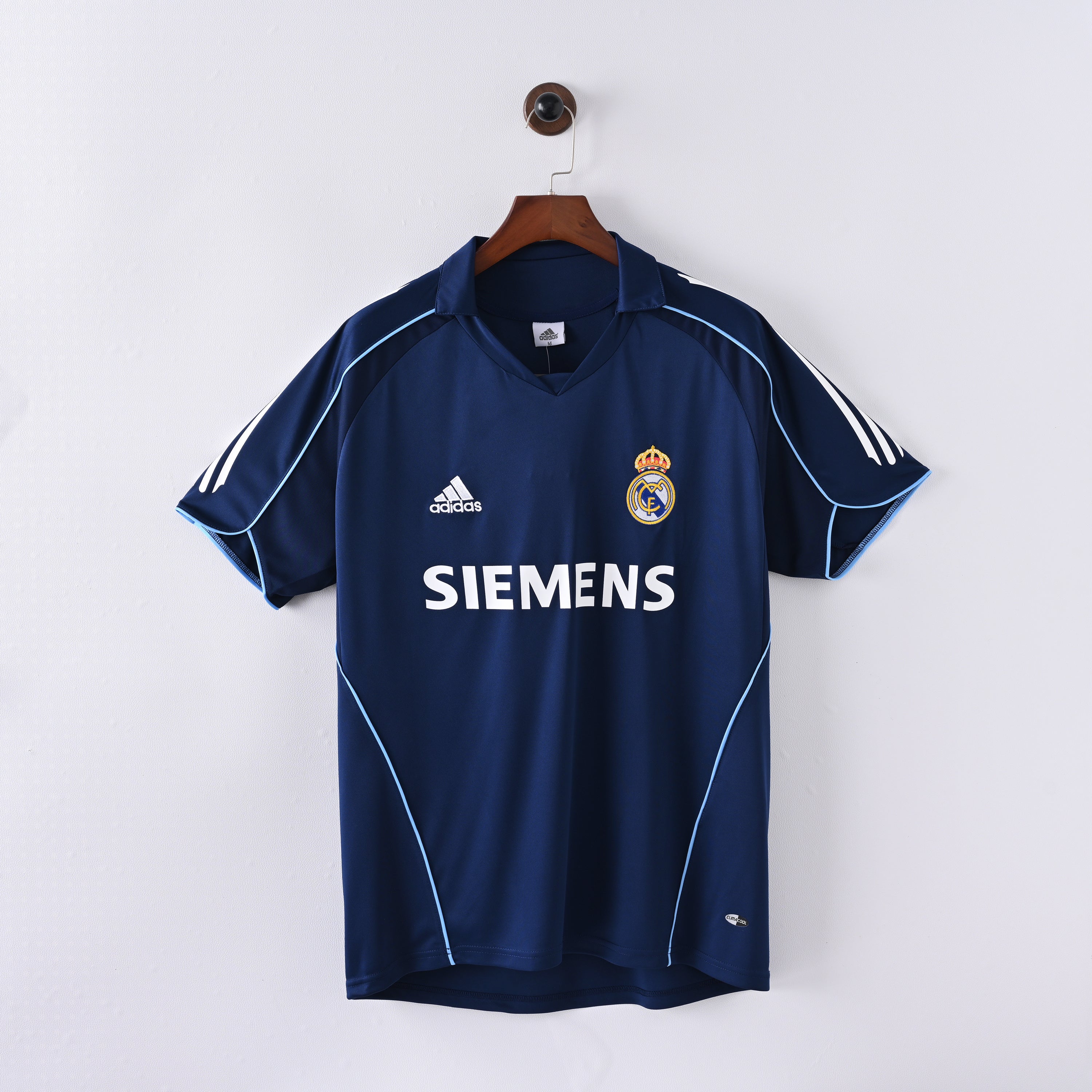 PSG 2001/02 Home Retro Football Shirt - Navy Nike classic football shirt front view