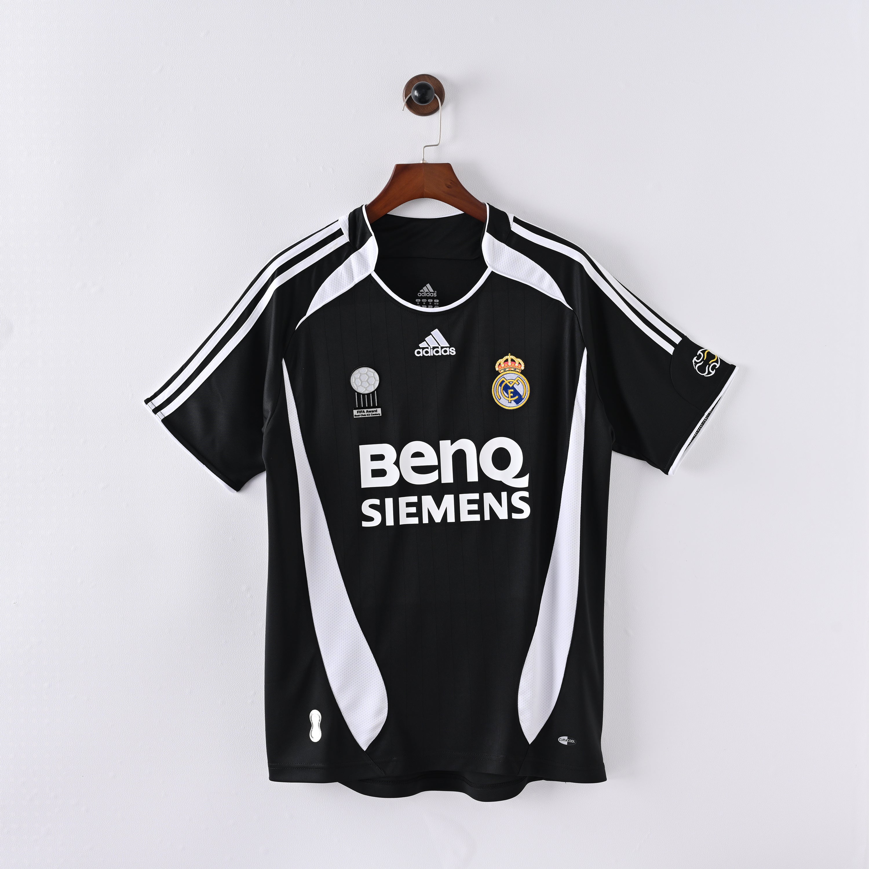 PSG 2001/02 Home Retro Football Shirt - Navy Nike classic football shirt front view